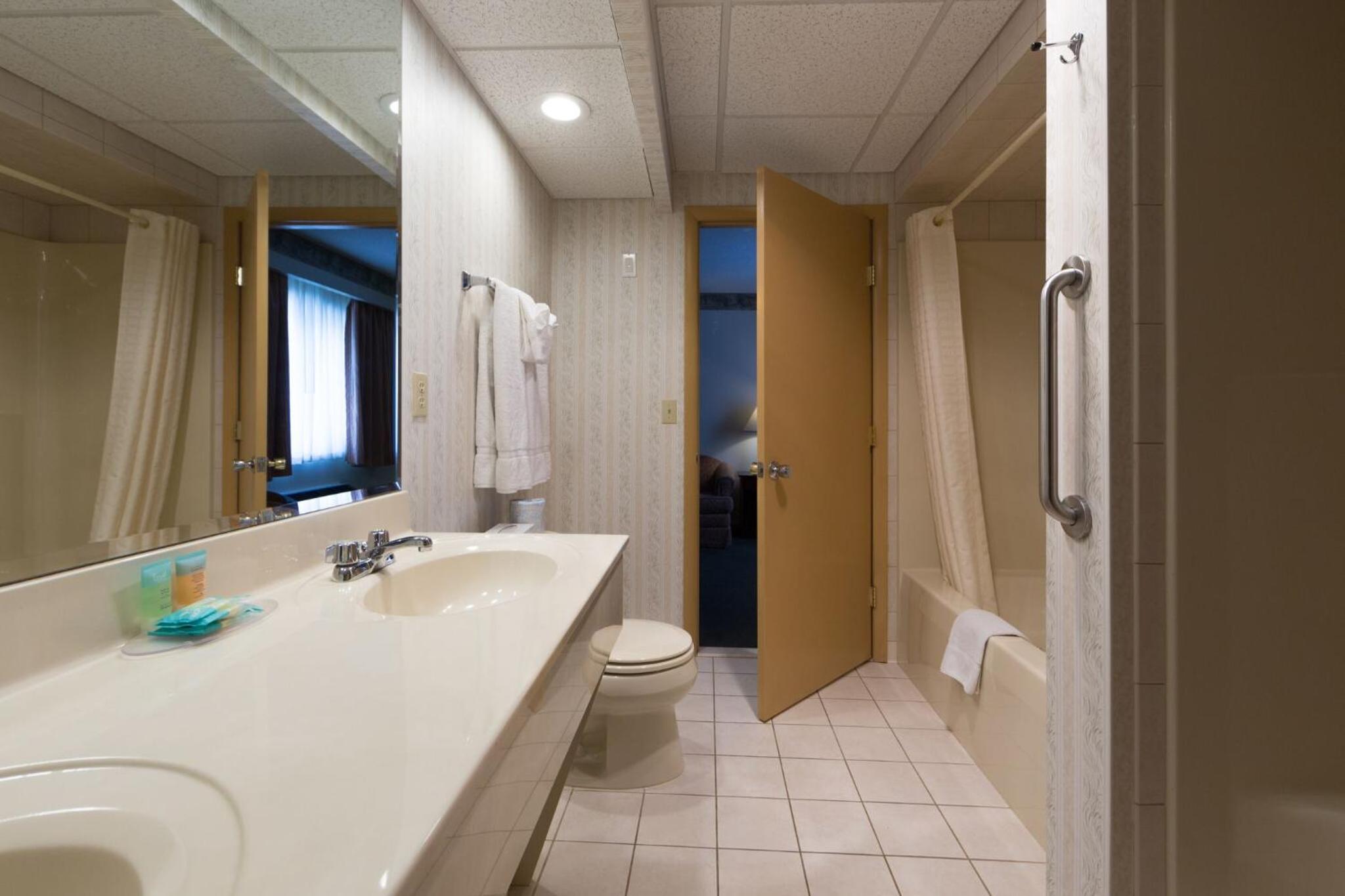 One Room Suite - Photo 2