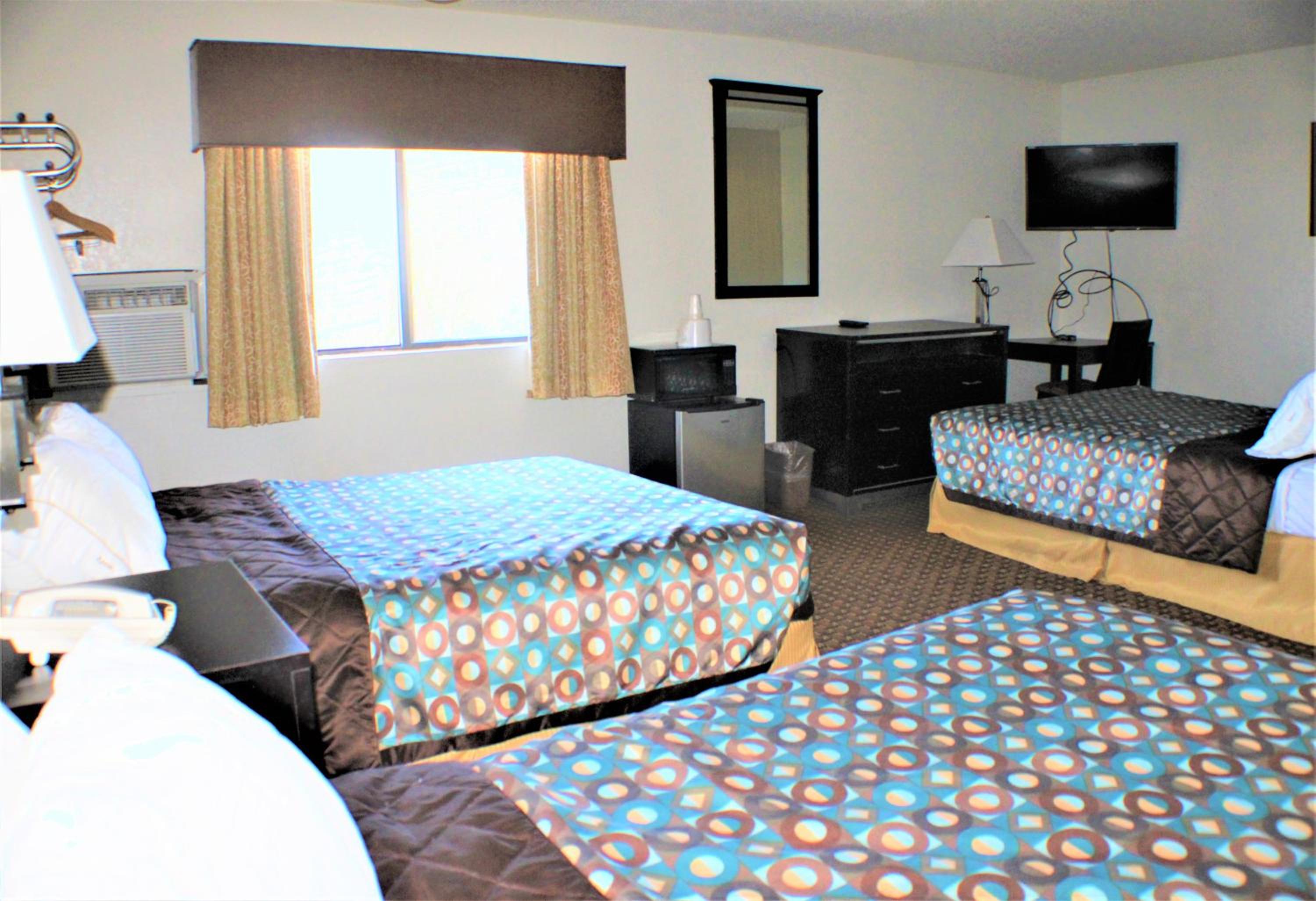 Superior Queen Room with Three Queen Beds - Non-Smoking - Photo 1