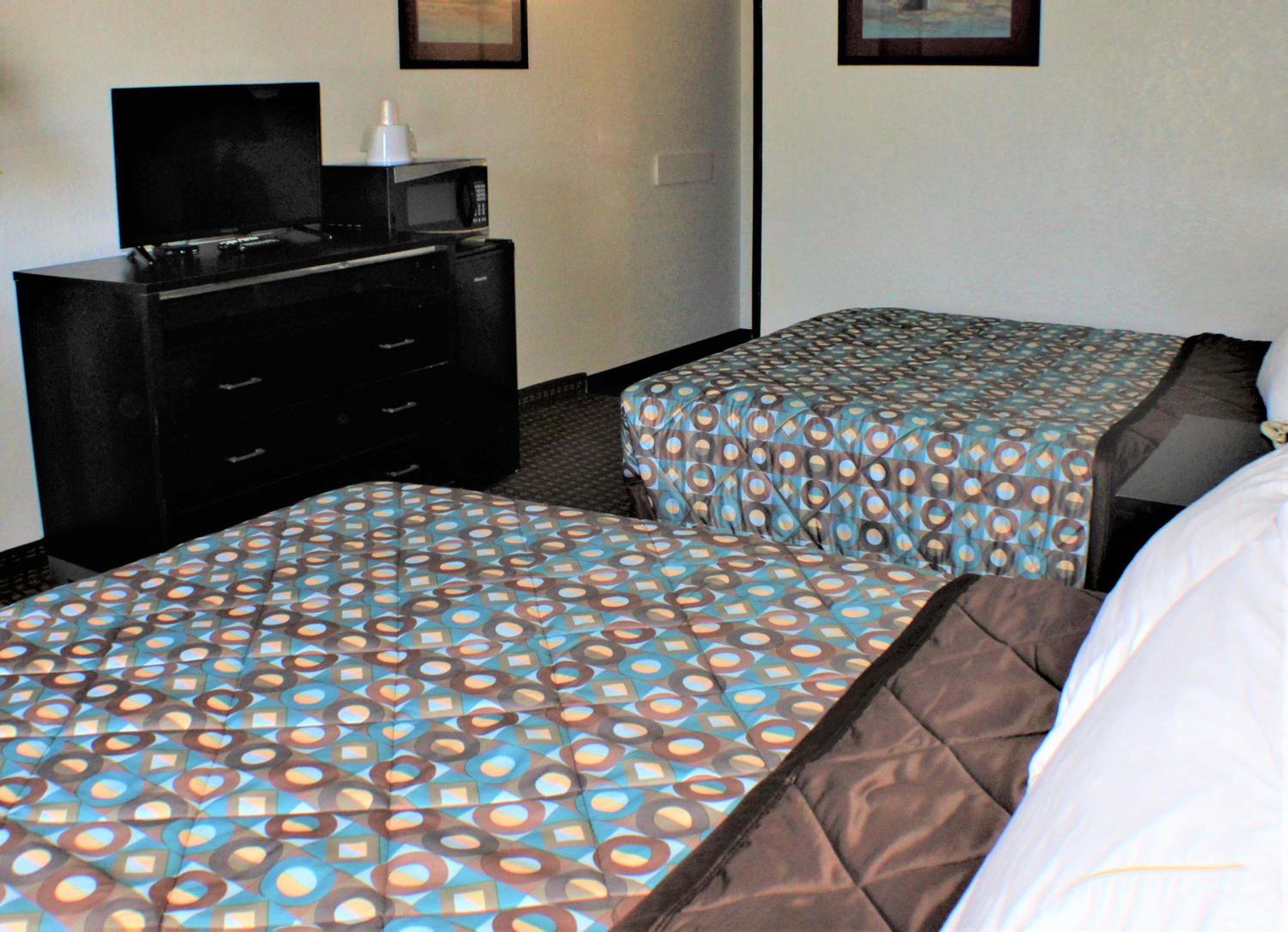 Queen Room with Two Queen Beds - Photo 1