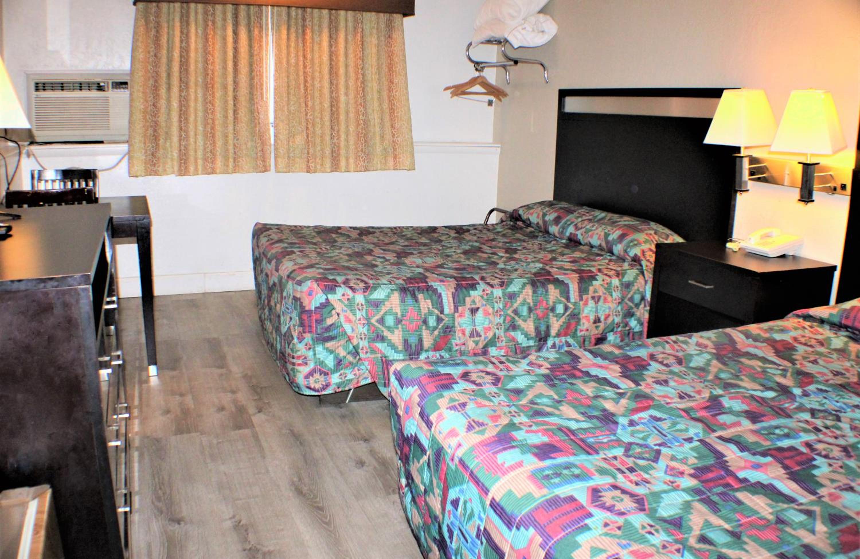 Queen Room with Two Queen Beds - Photo 6