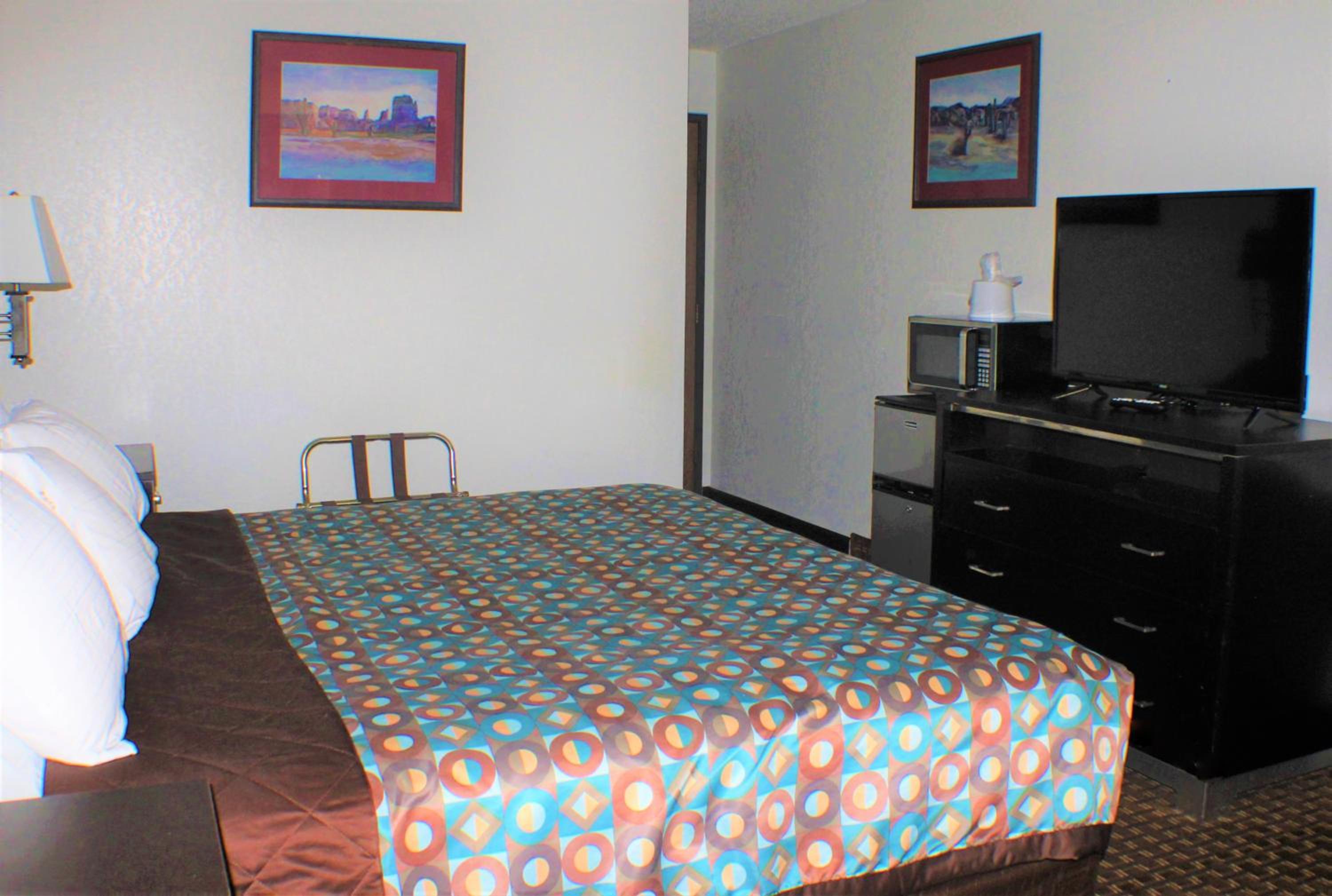 King Room- Non-Smoking - Photo 1
