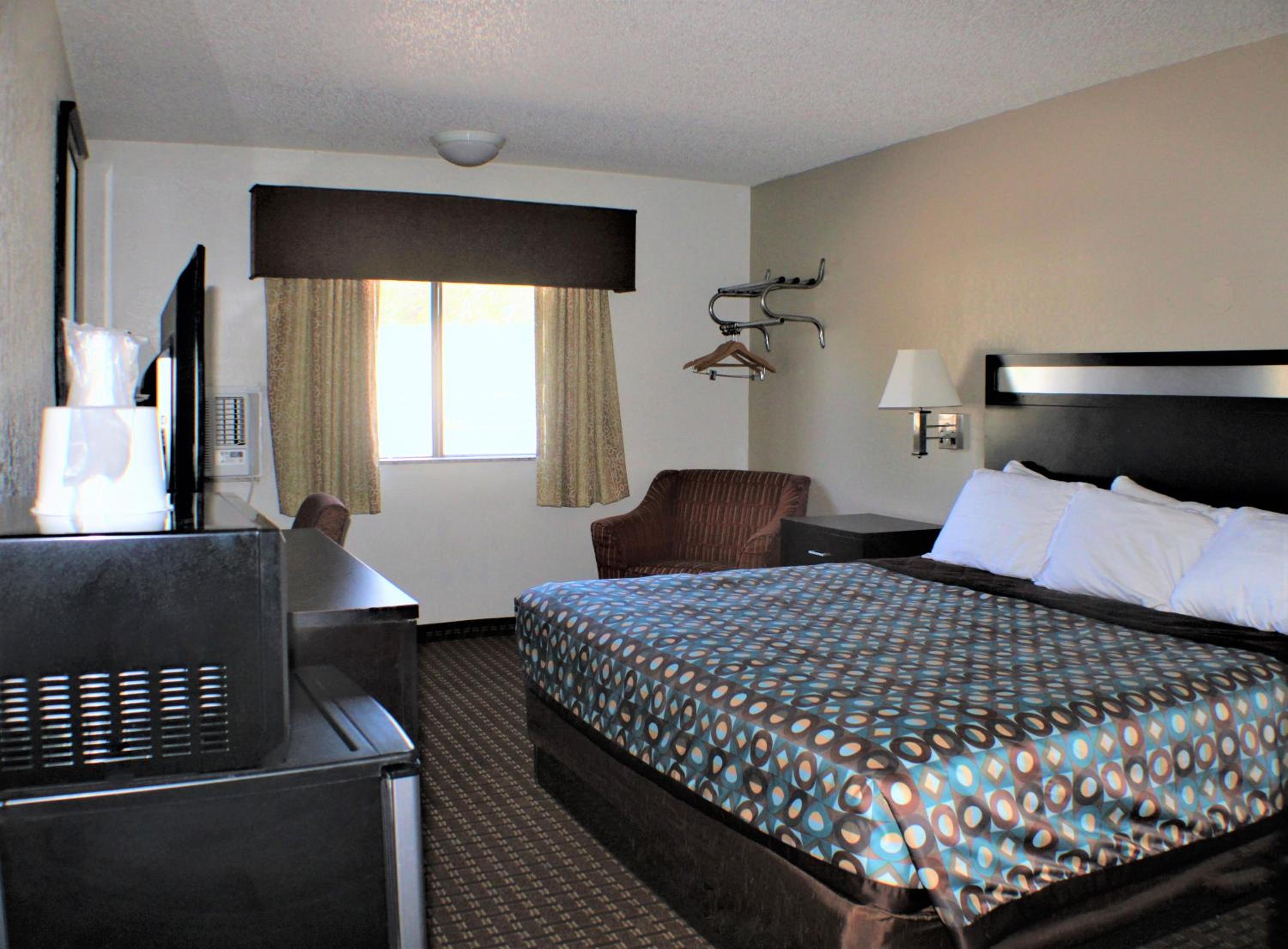 King Room- Non-Smoking - Photo 3