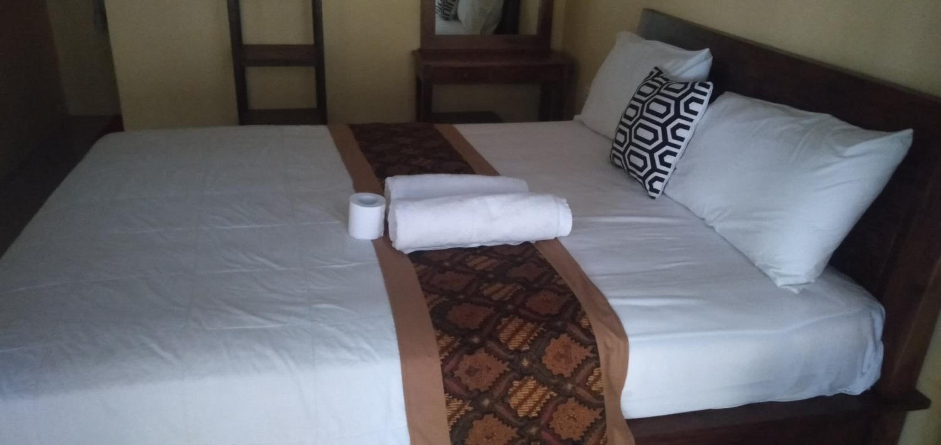 Double Room with Private Bathroom - Photo 34