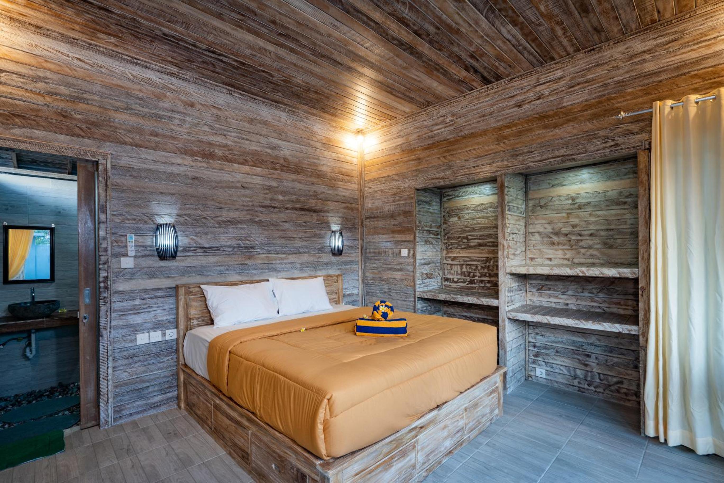 Deluxe Double Room with Balcony - Photo 7