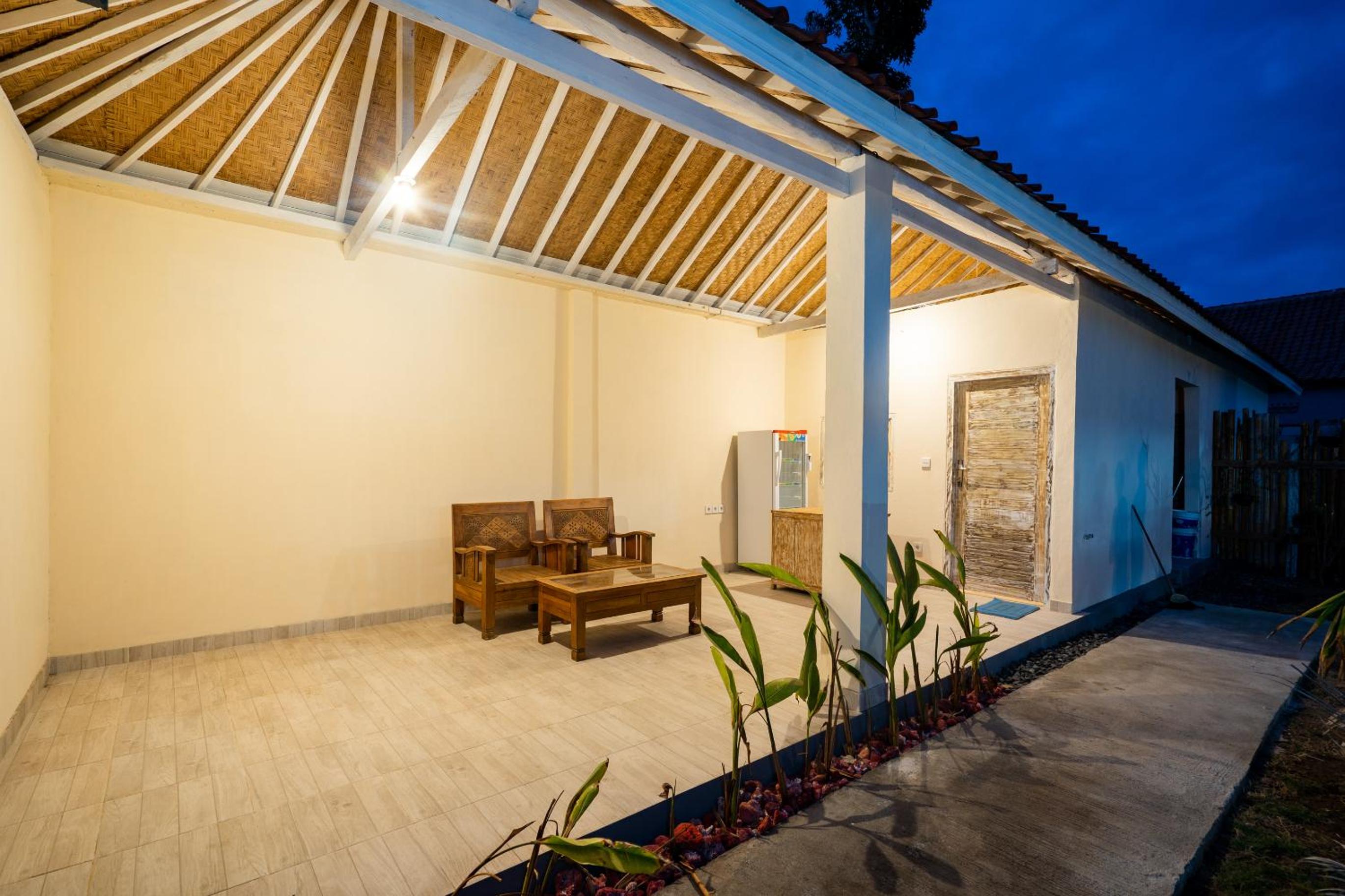 Deluxe Double Room with Balcony - Photo 3