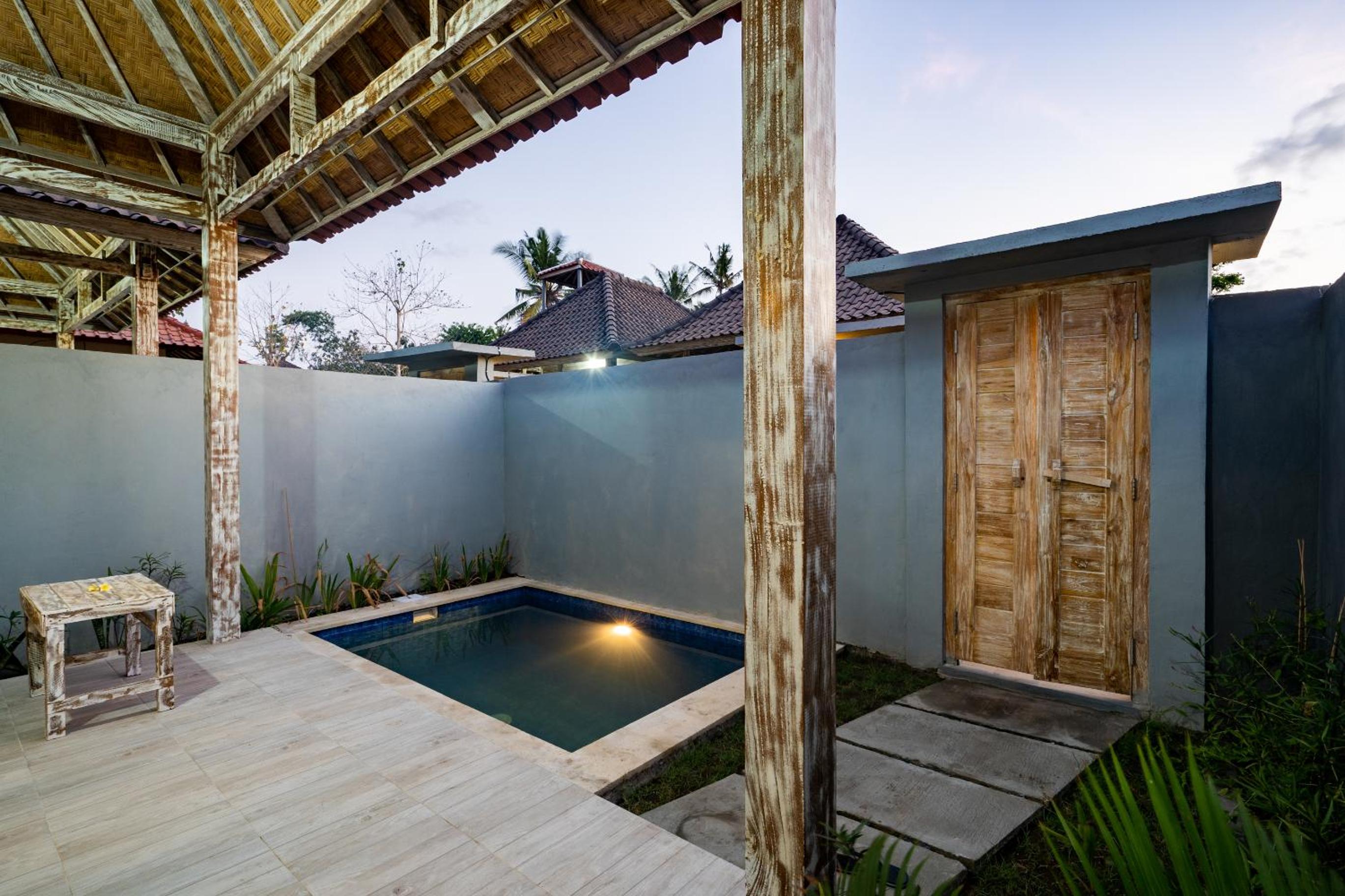 Deluxe Double Room with Balcony - Photo 9