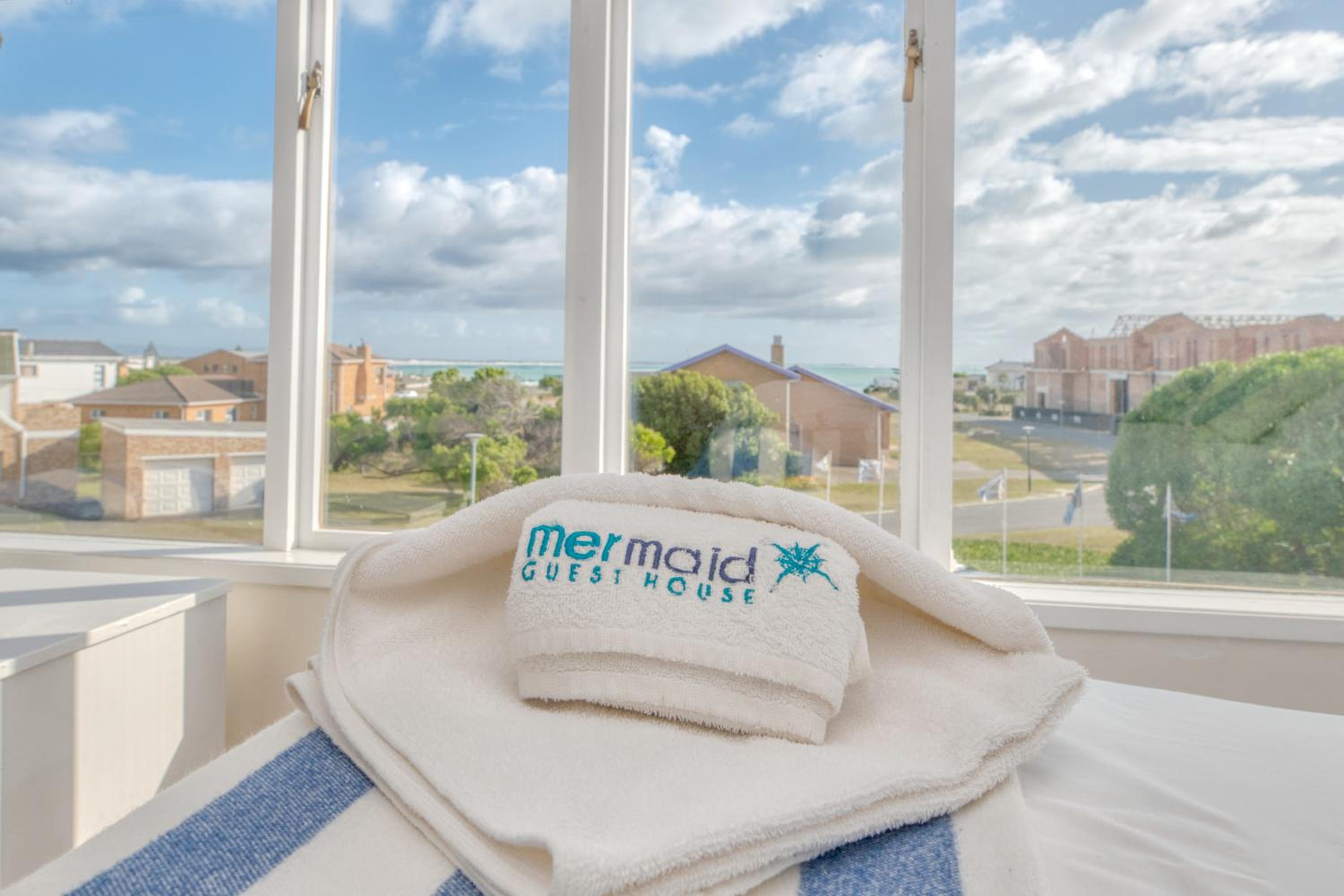 Standard Triple Room with Sea View - Photo 9