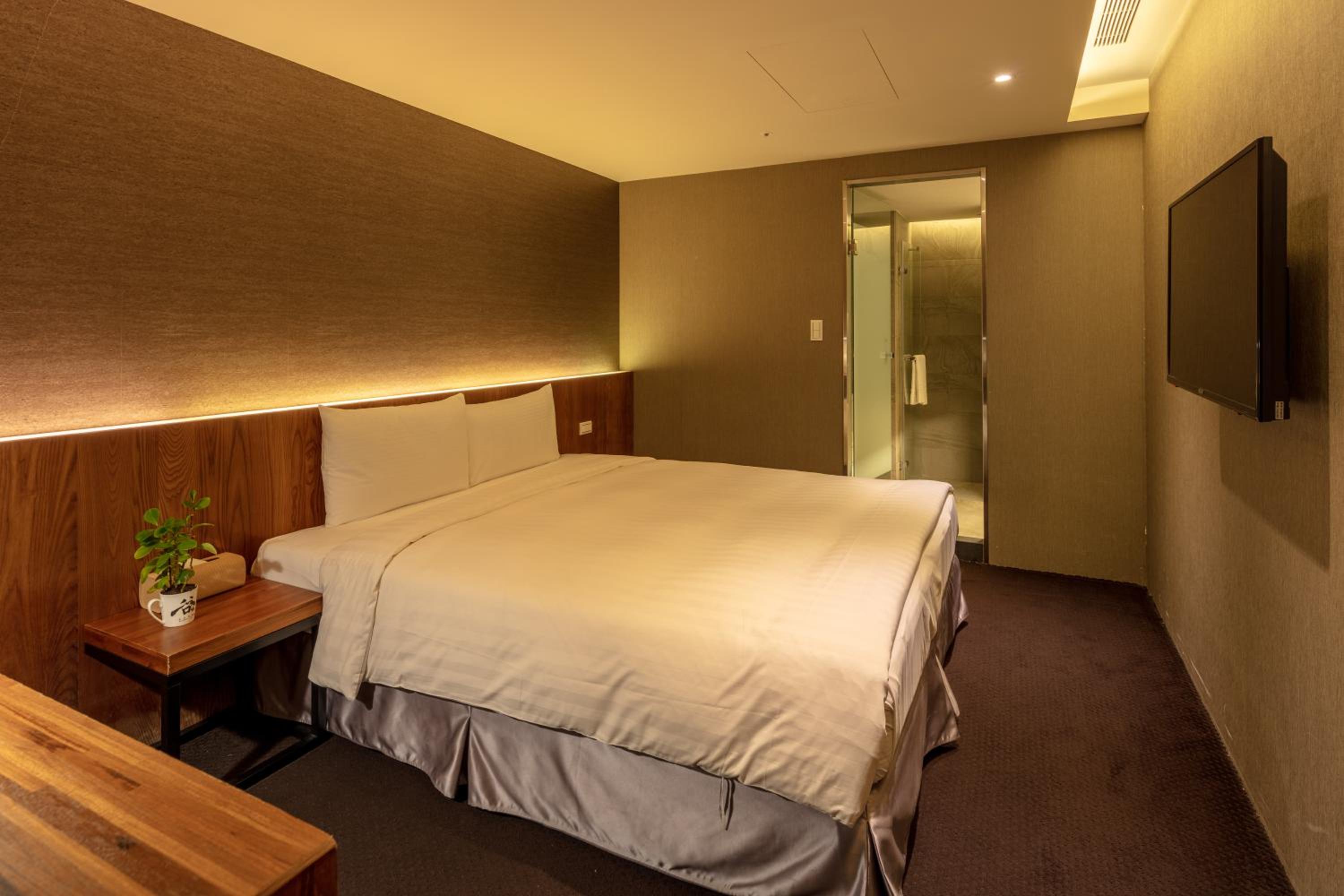 Day-use Double Room without Window (12 Hours) photo 3