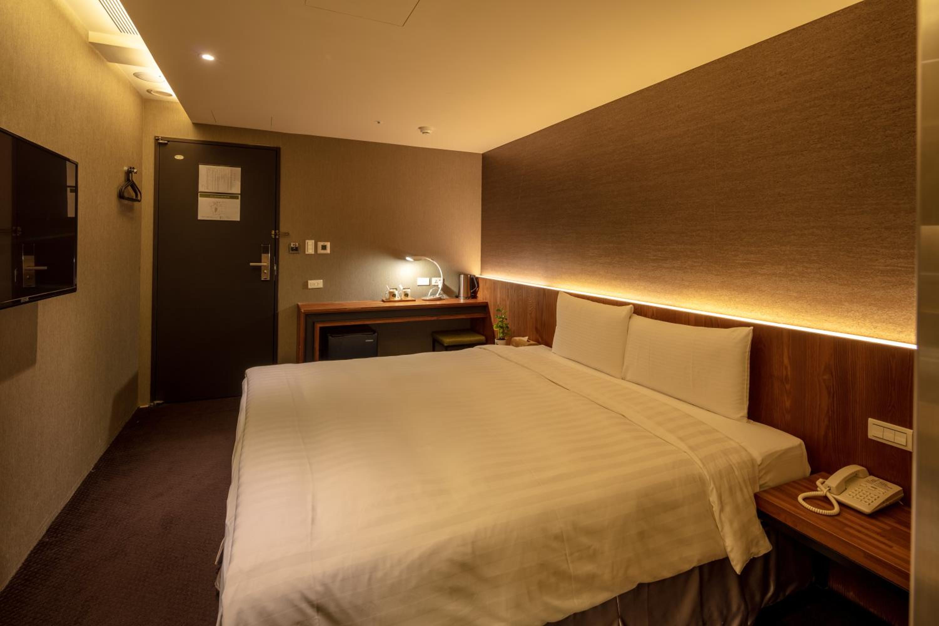 Day-use Double Room without Window (12 Hours) photo 2
