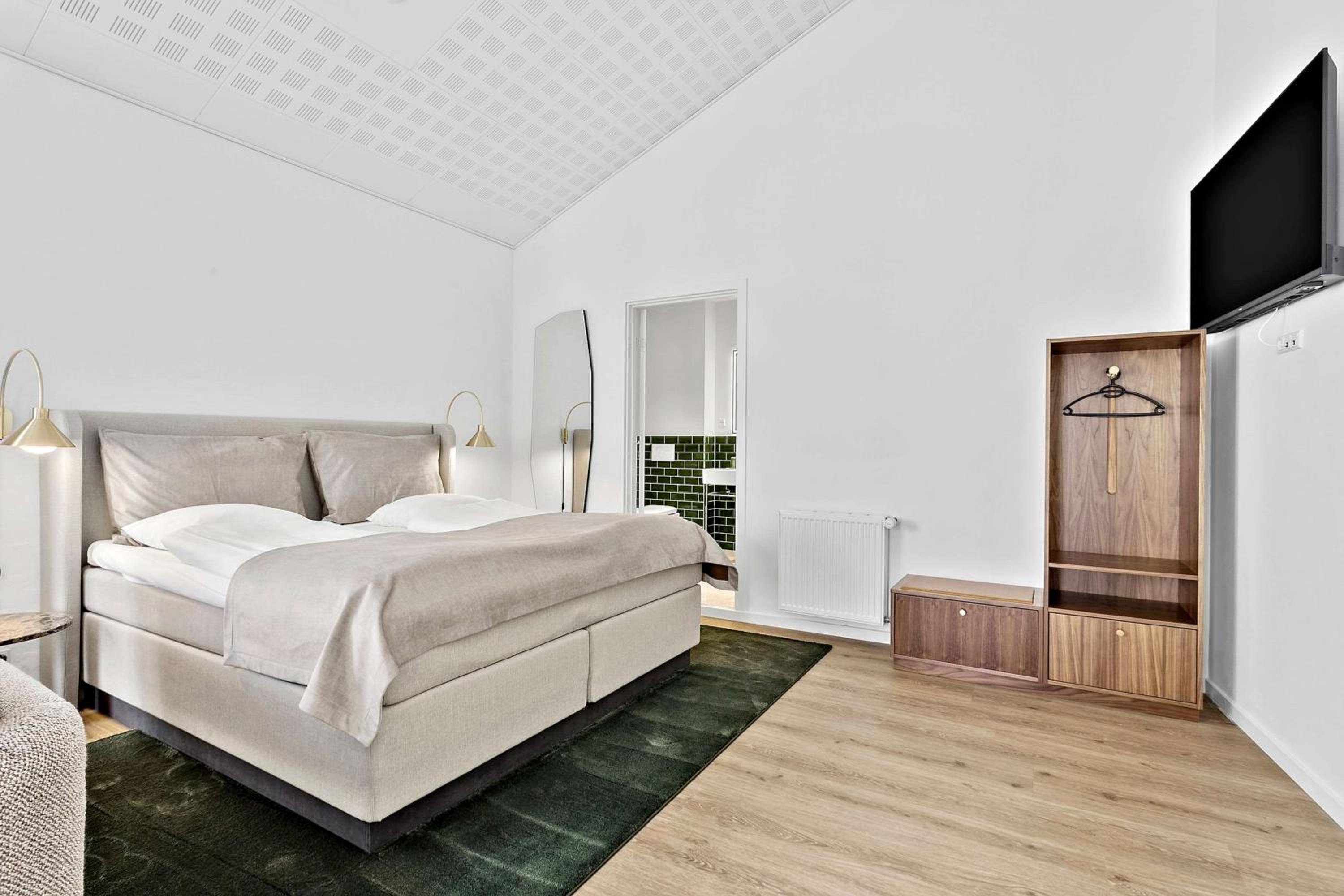 Premium King Room - Non-Smoking