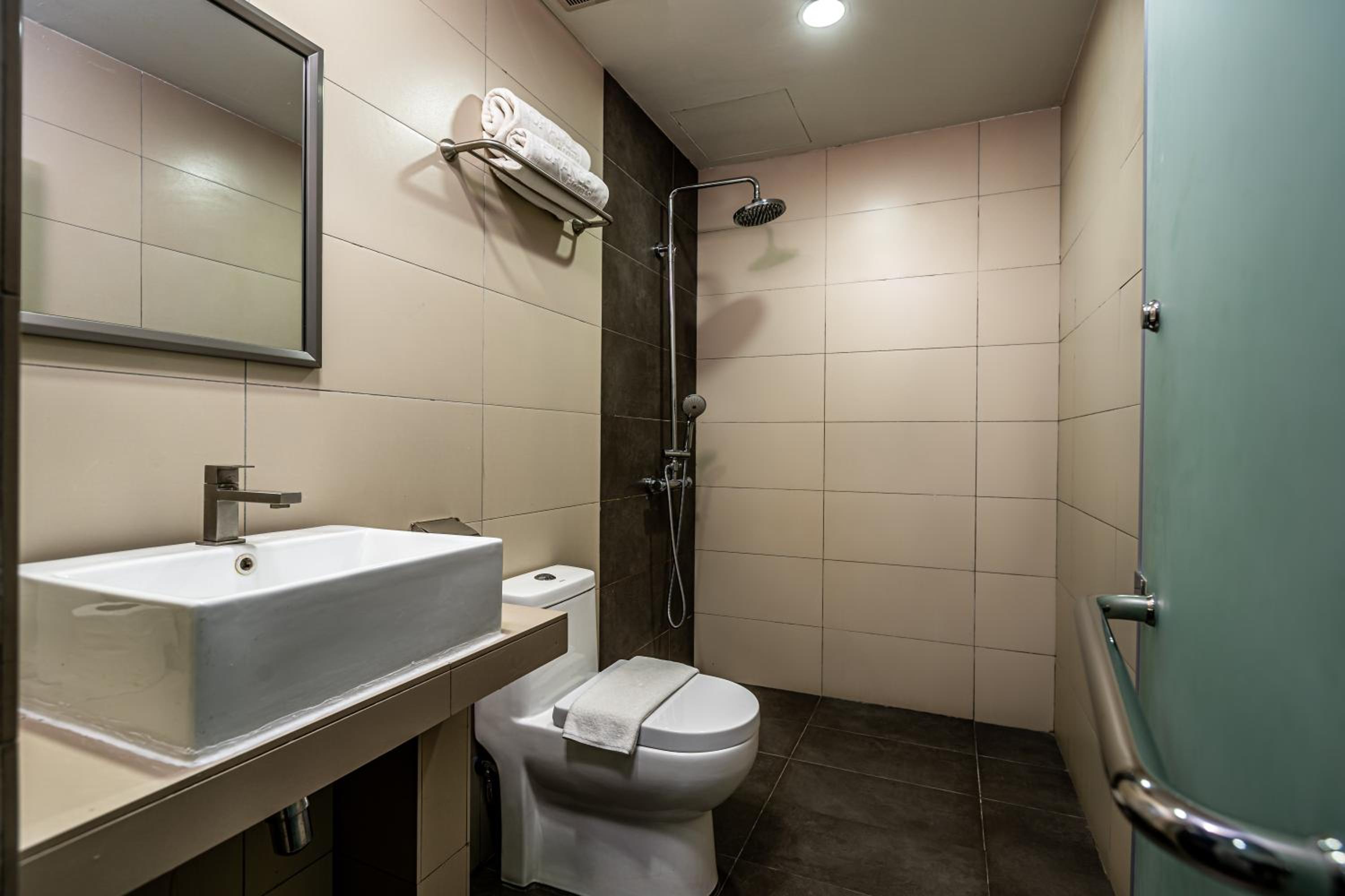 Deluxe Queen Room (With Elevator) photo 2