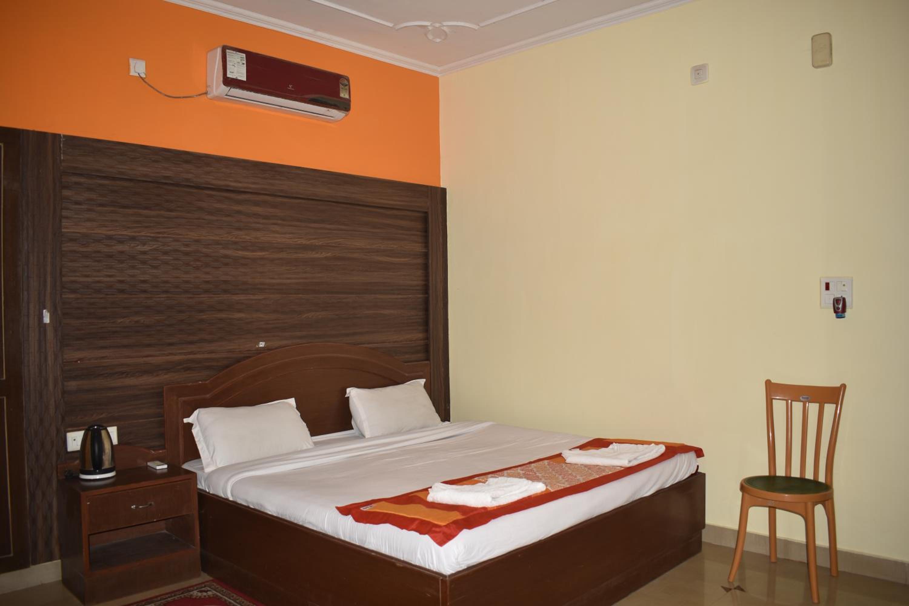 Deluxe Double or Twin Room