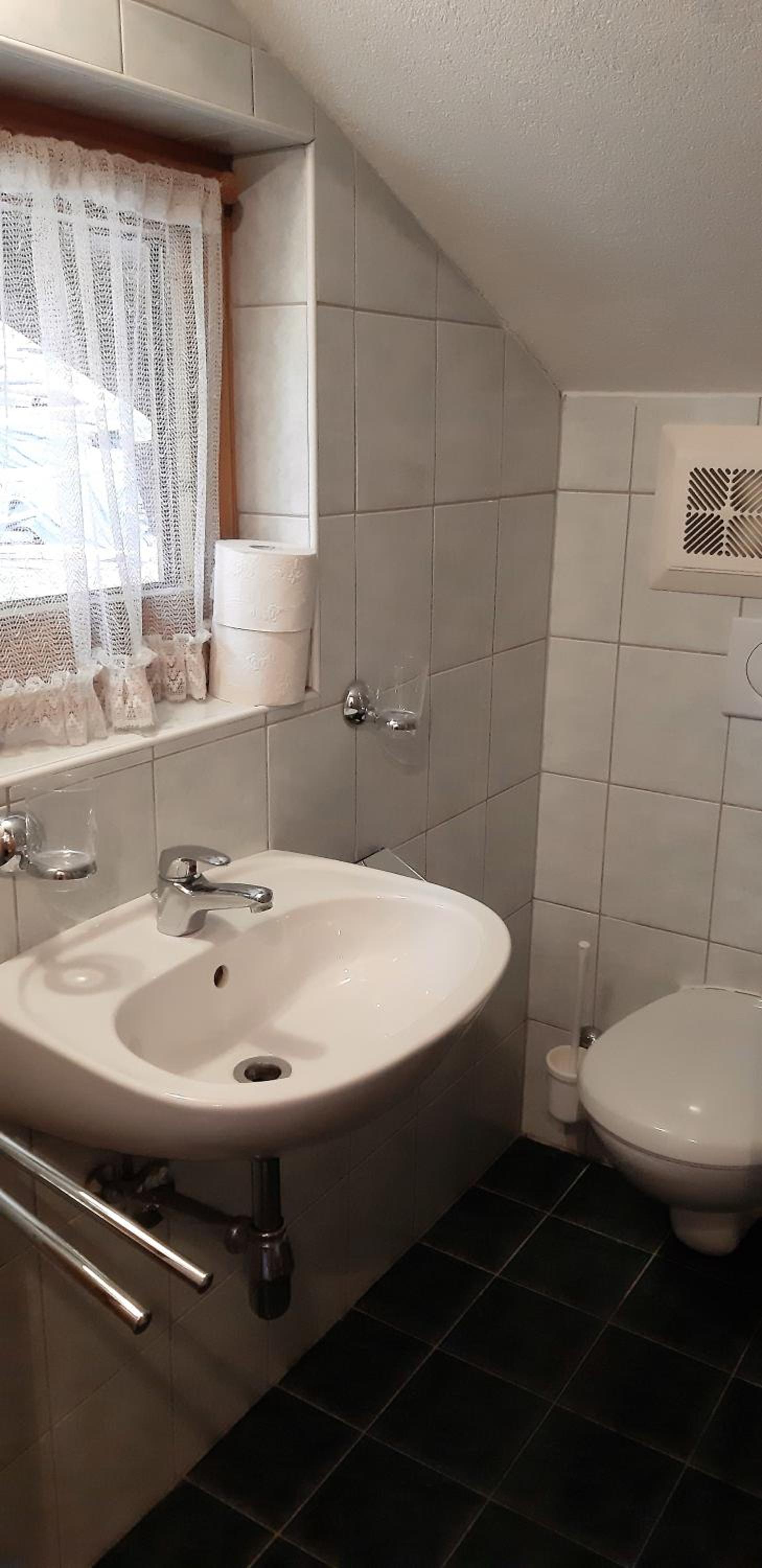 Family Room with Private Bathroom photo 3