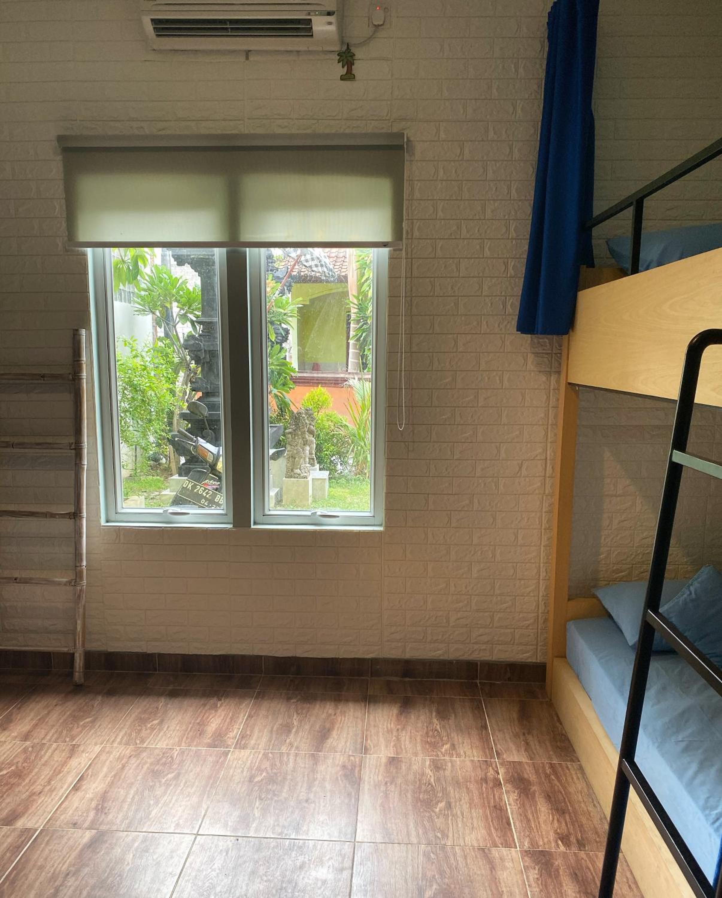 Bed in 8-Bed Mixed Dormitory Room photo 1