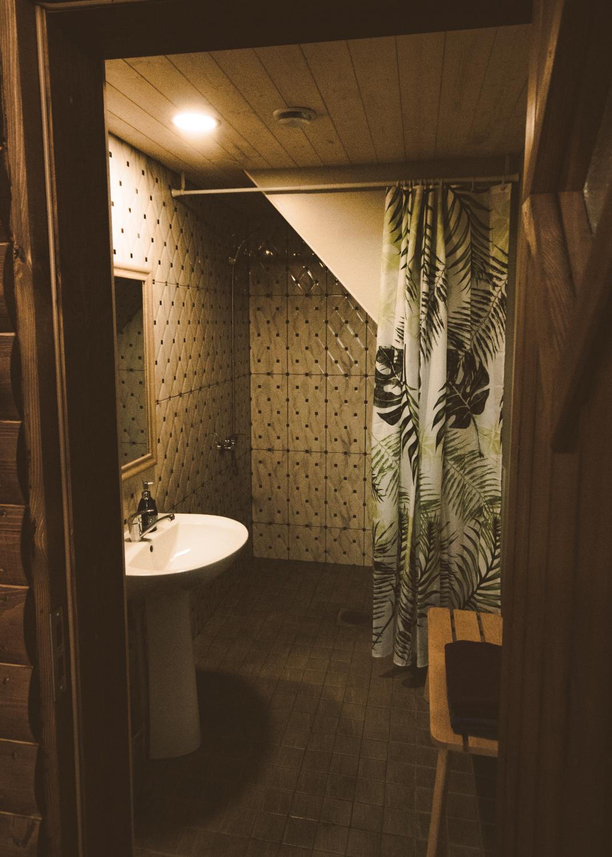 Three-Bedroom House - Photo 4