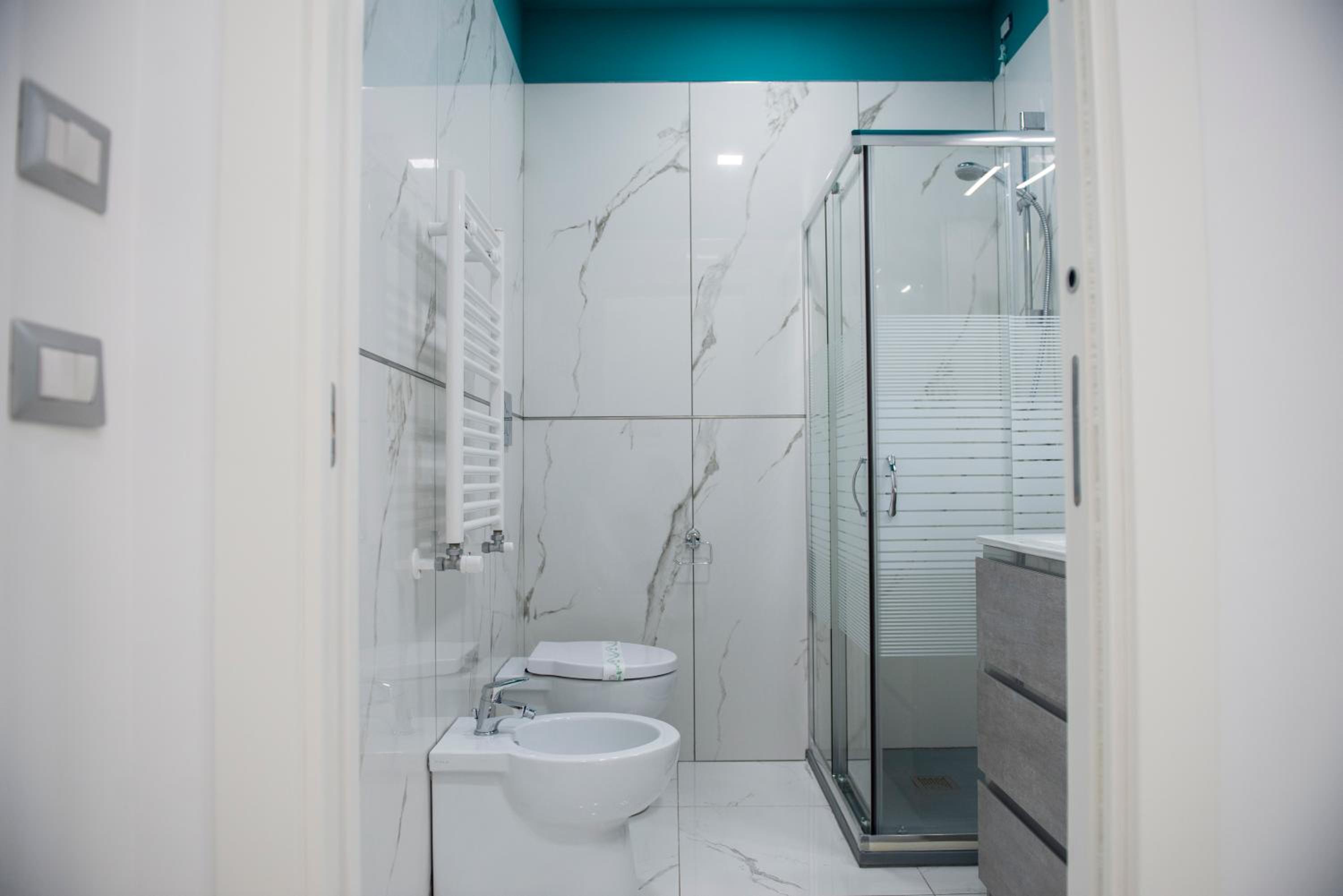 Double Room with Private Bathroom - Photo 11