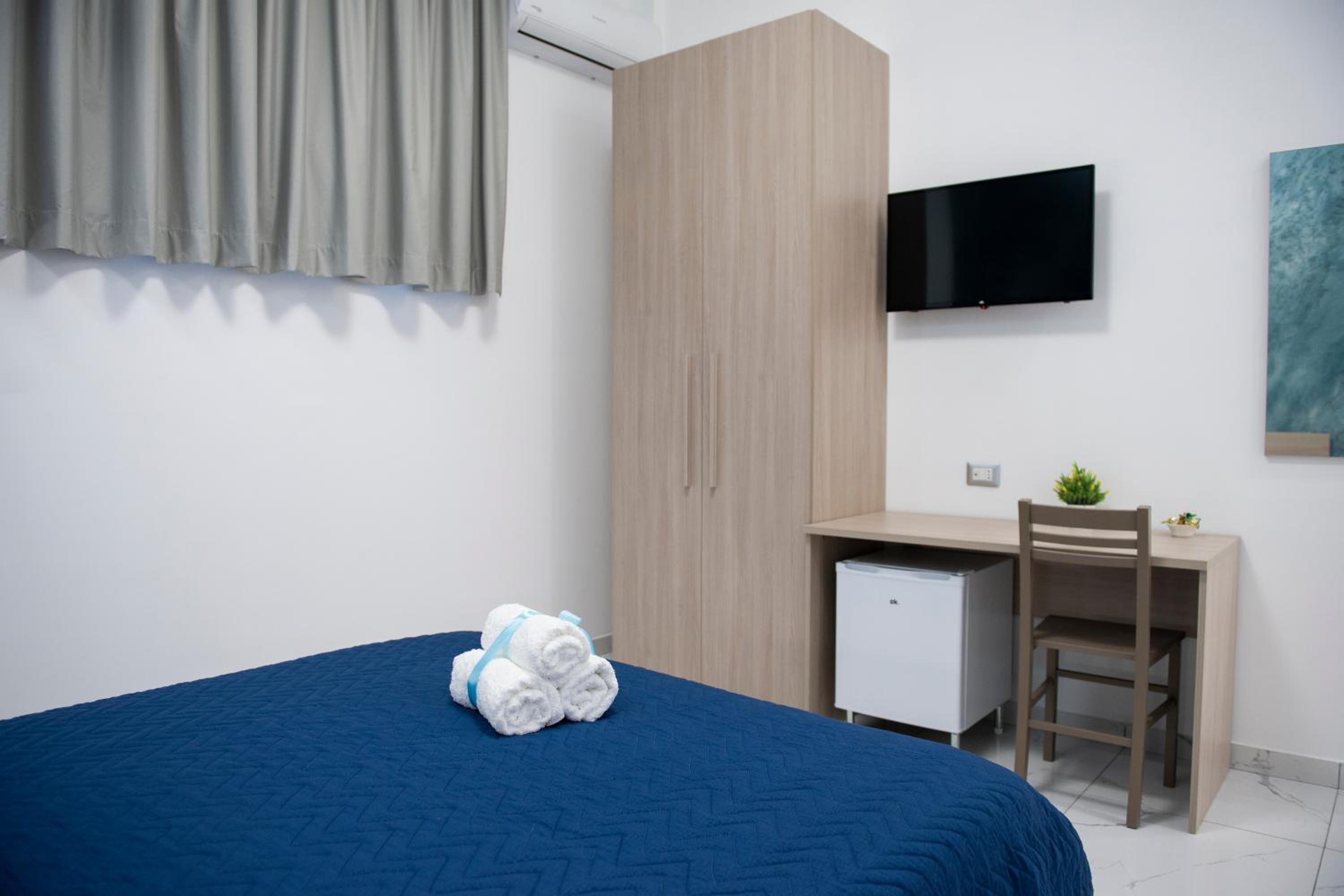 Double Room with Private Bathroom - Photo 9