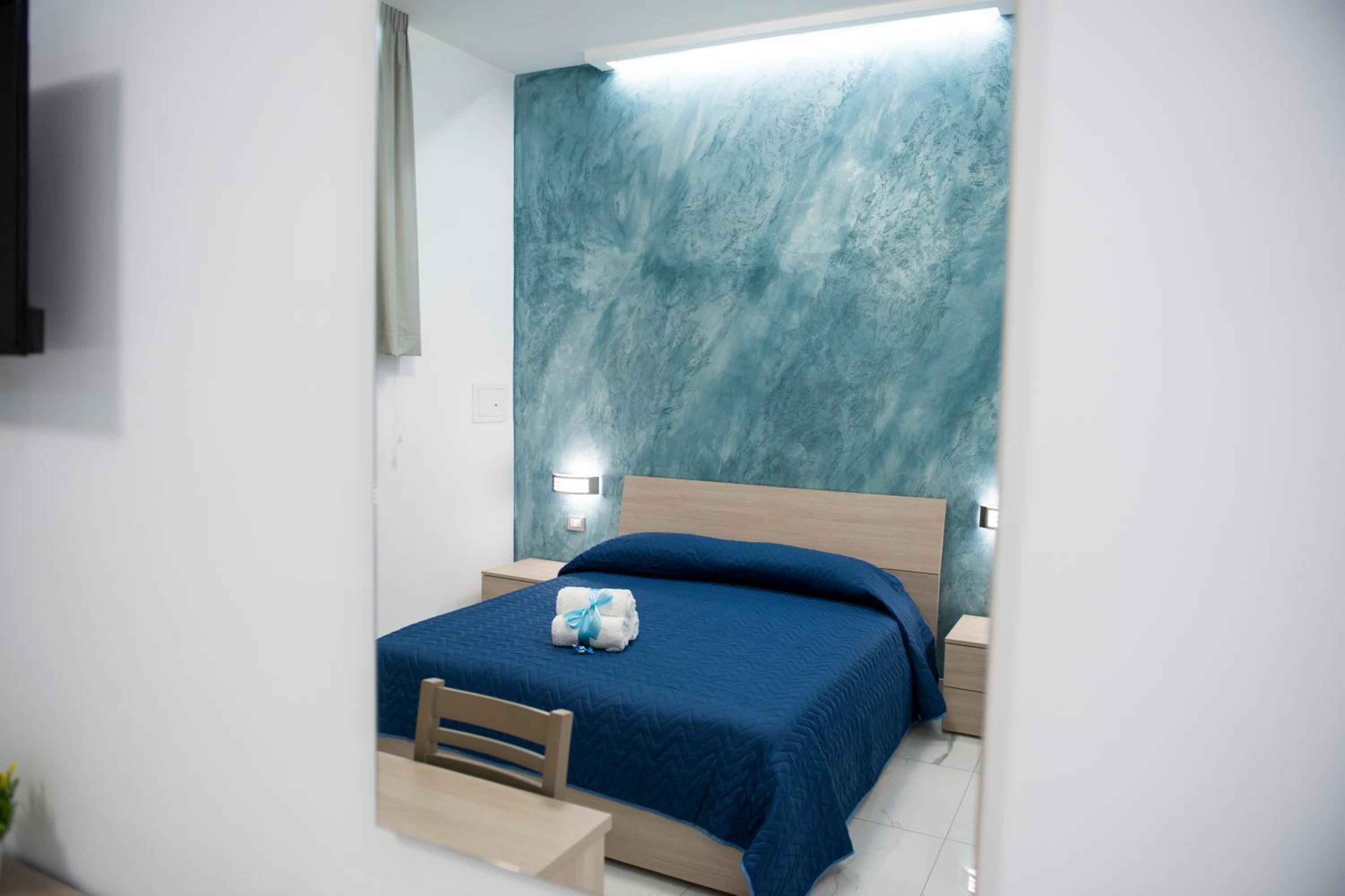 Double Room with Private Bathroom - Photo 3
