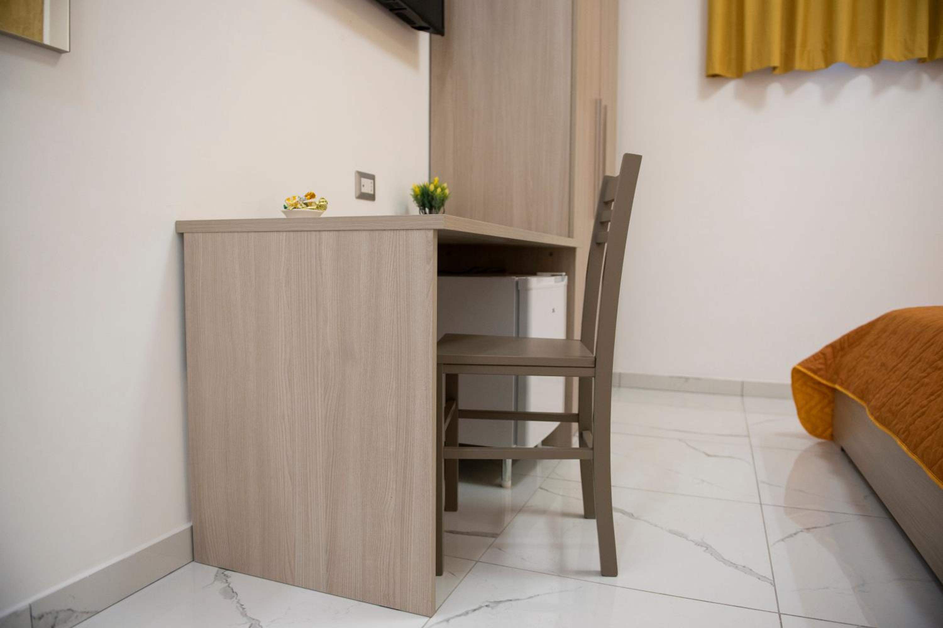 Double Room with Private Bathroom - Photo 6