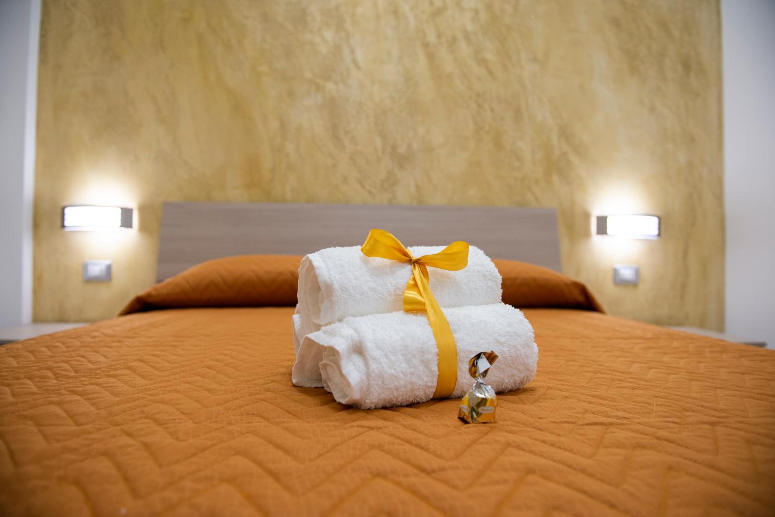Double Room with Private Bathroom - Photo 23