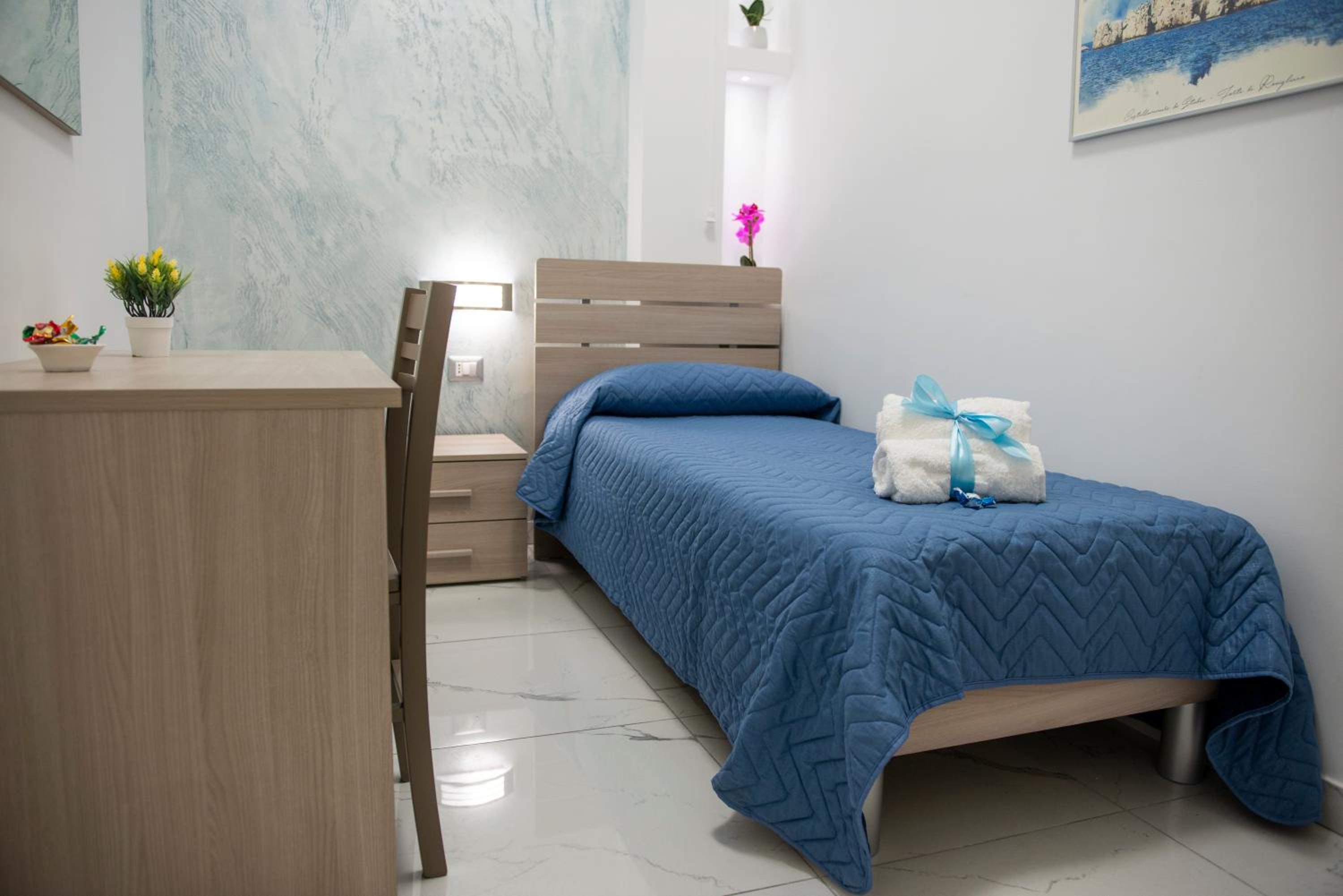 Standard Single Room with Shared Bathroom