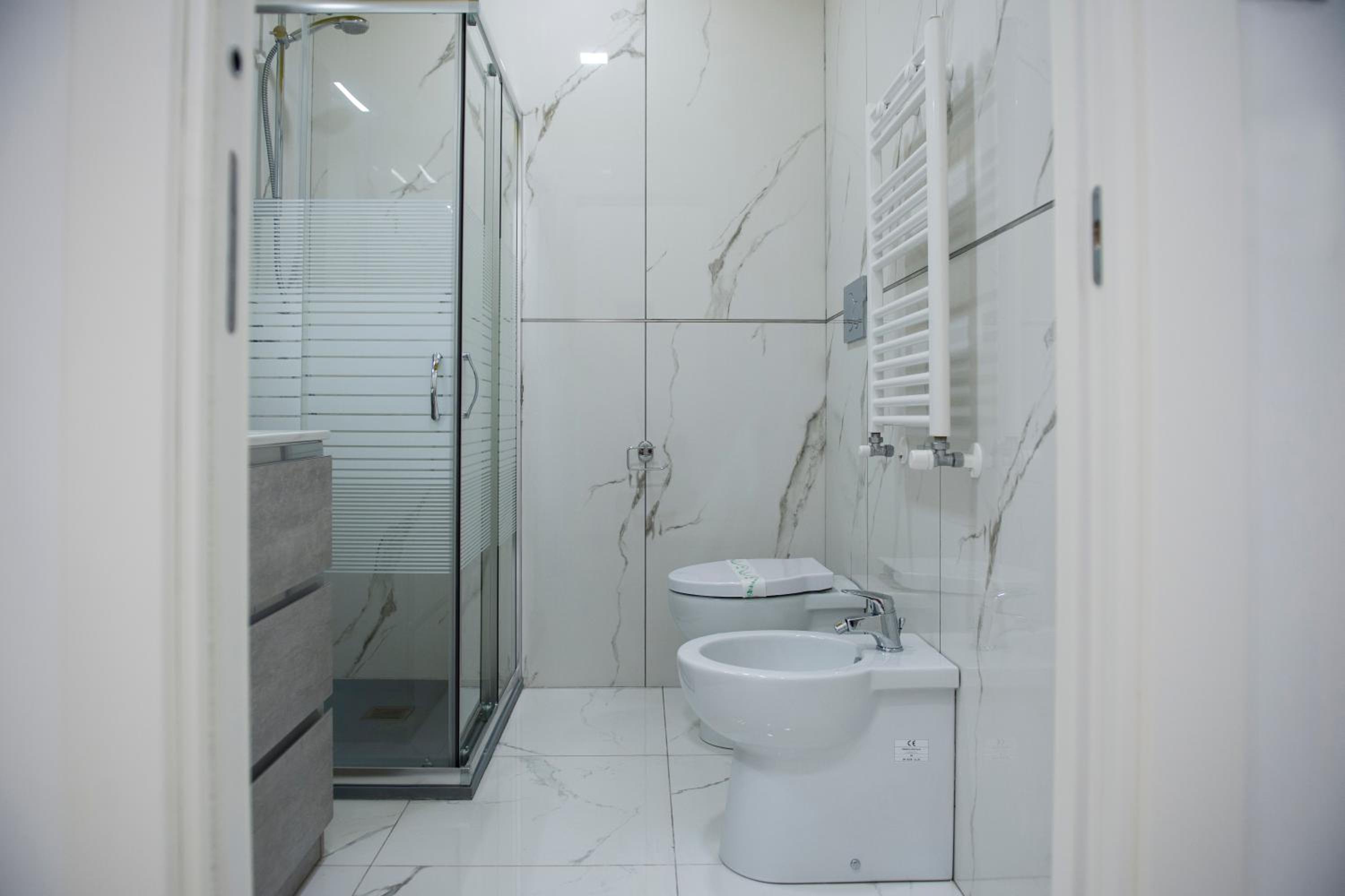 Double Room with Private Bathroom - Photo 17