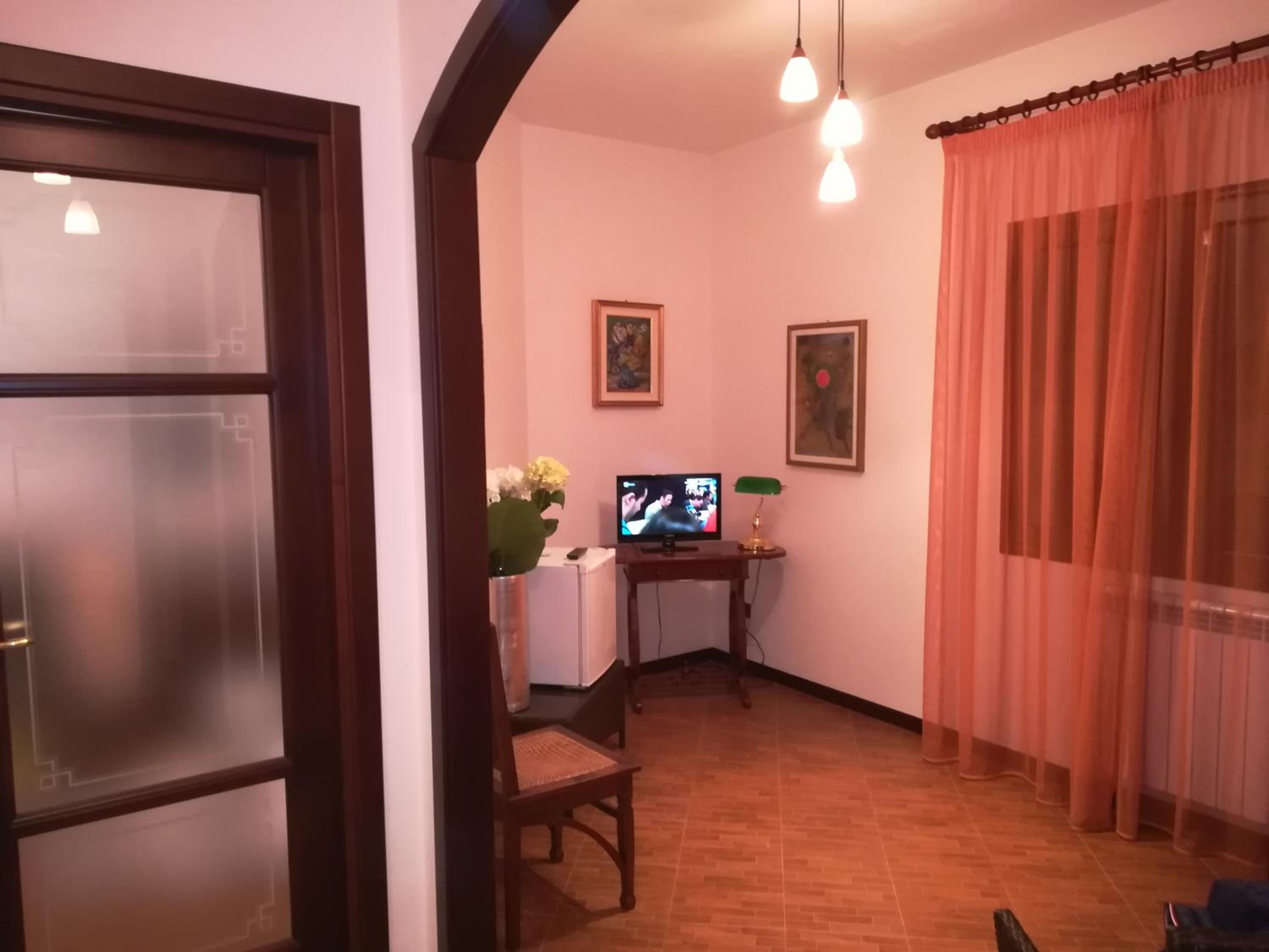 One-Bedroom Apartment - Photo 8