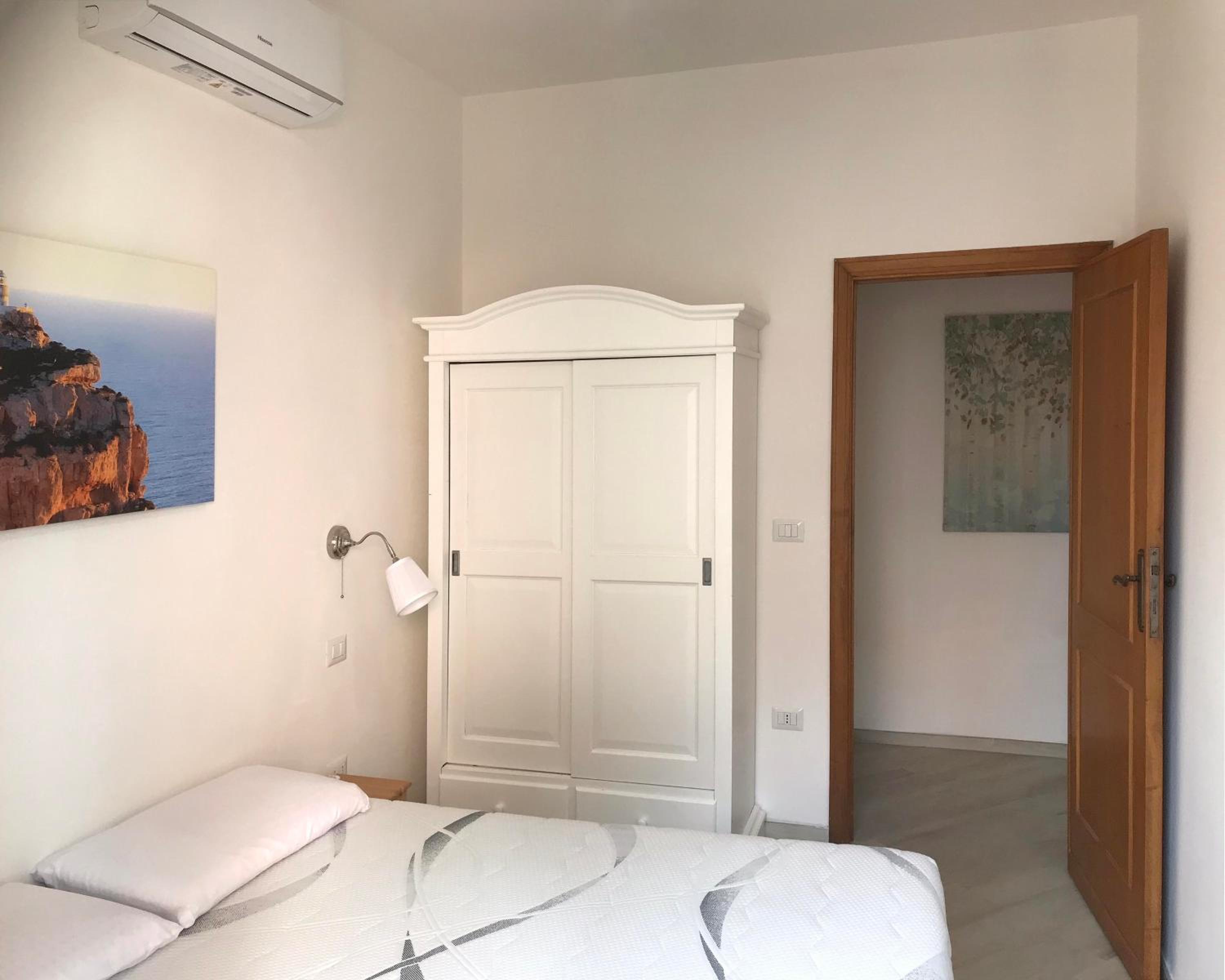 One-Bedroom Apartment - Photo 8