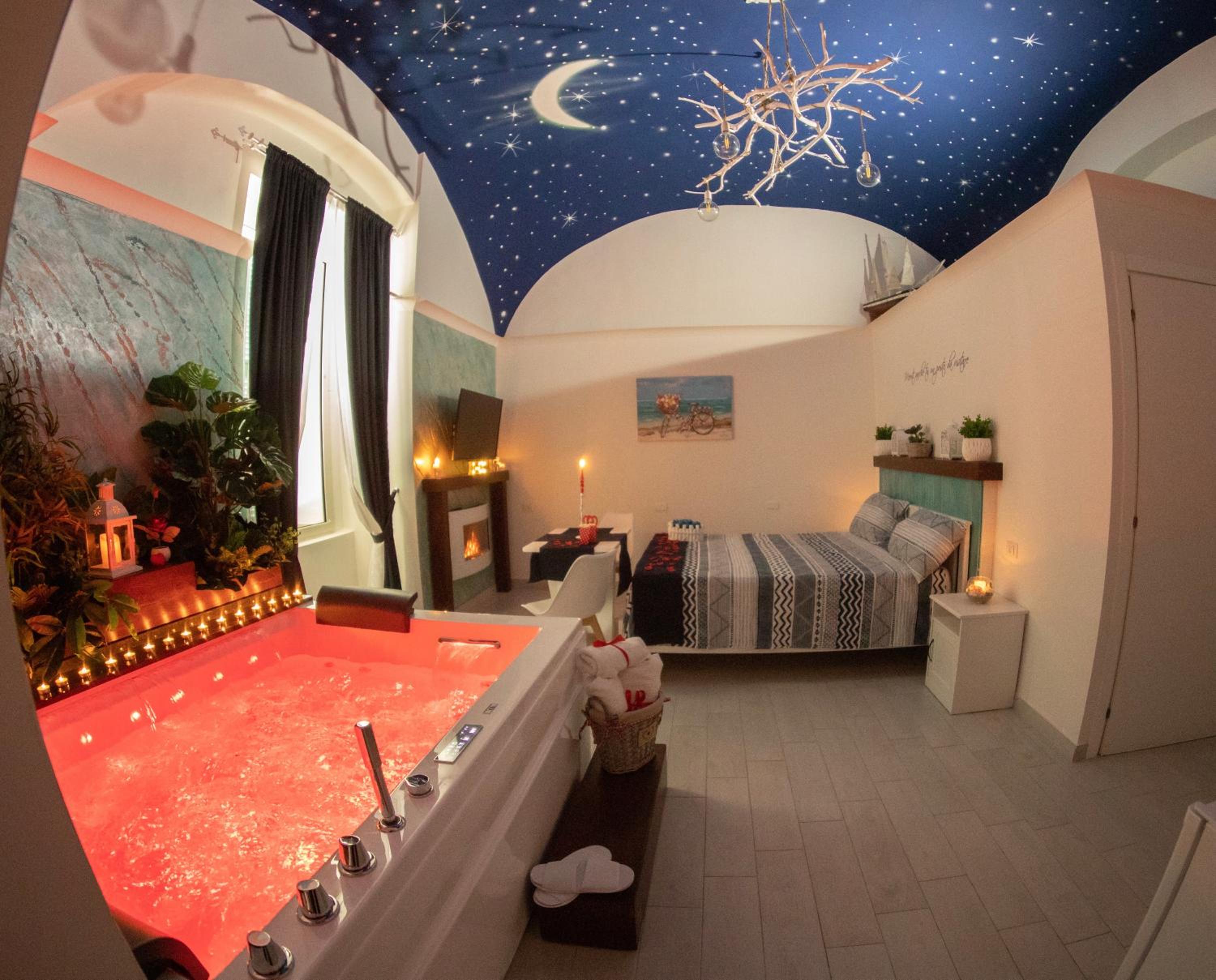 Queen Suite with Spa Bath - Photo 11