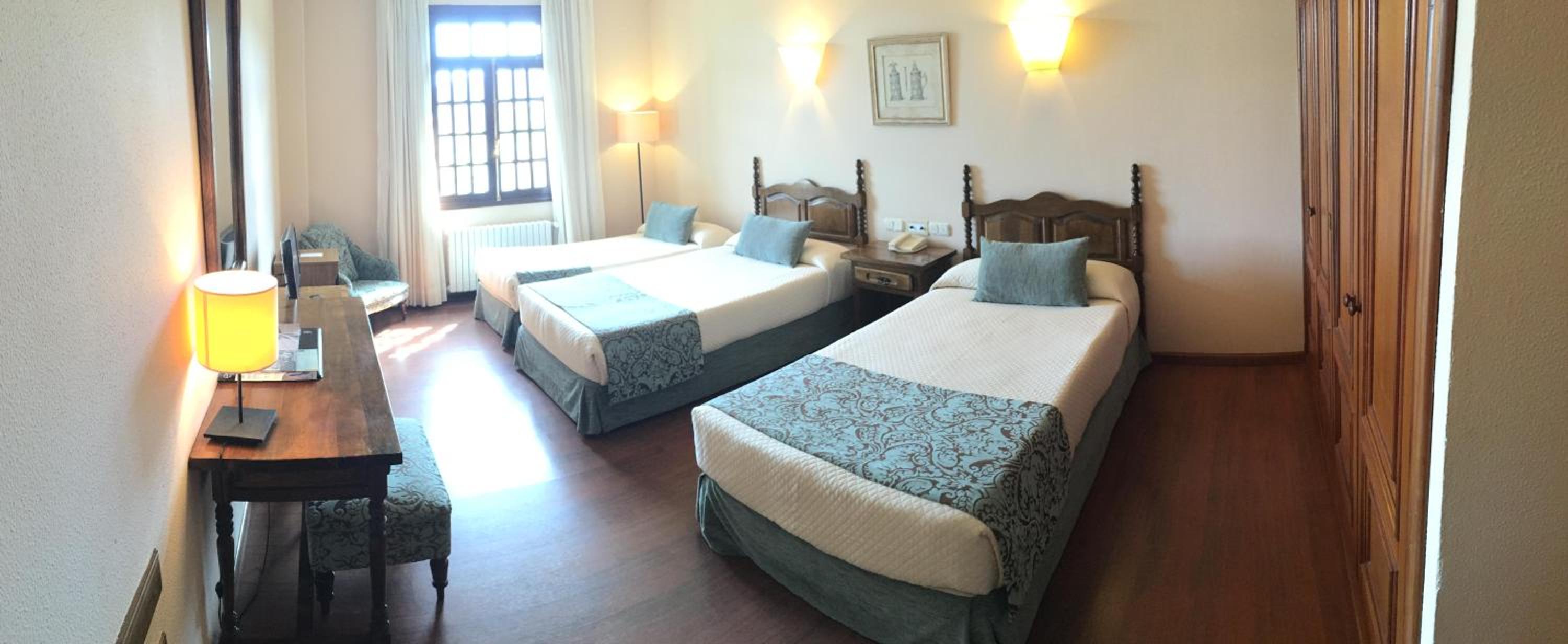 Double Room with Extra Bed (2 Adults + 1 Child) photo 3