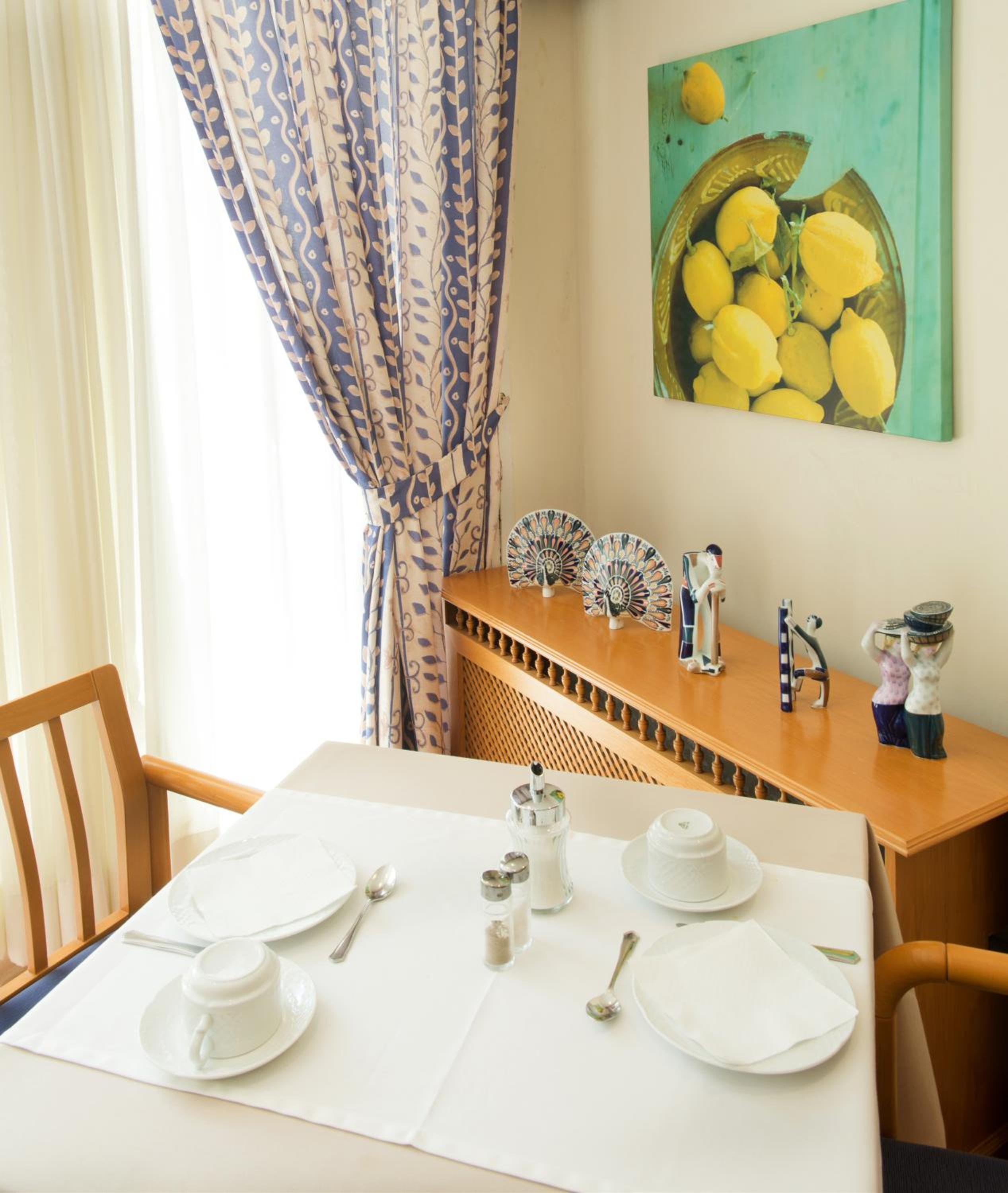 Available room thumbnail 5
