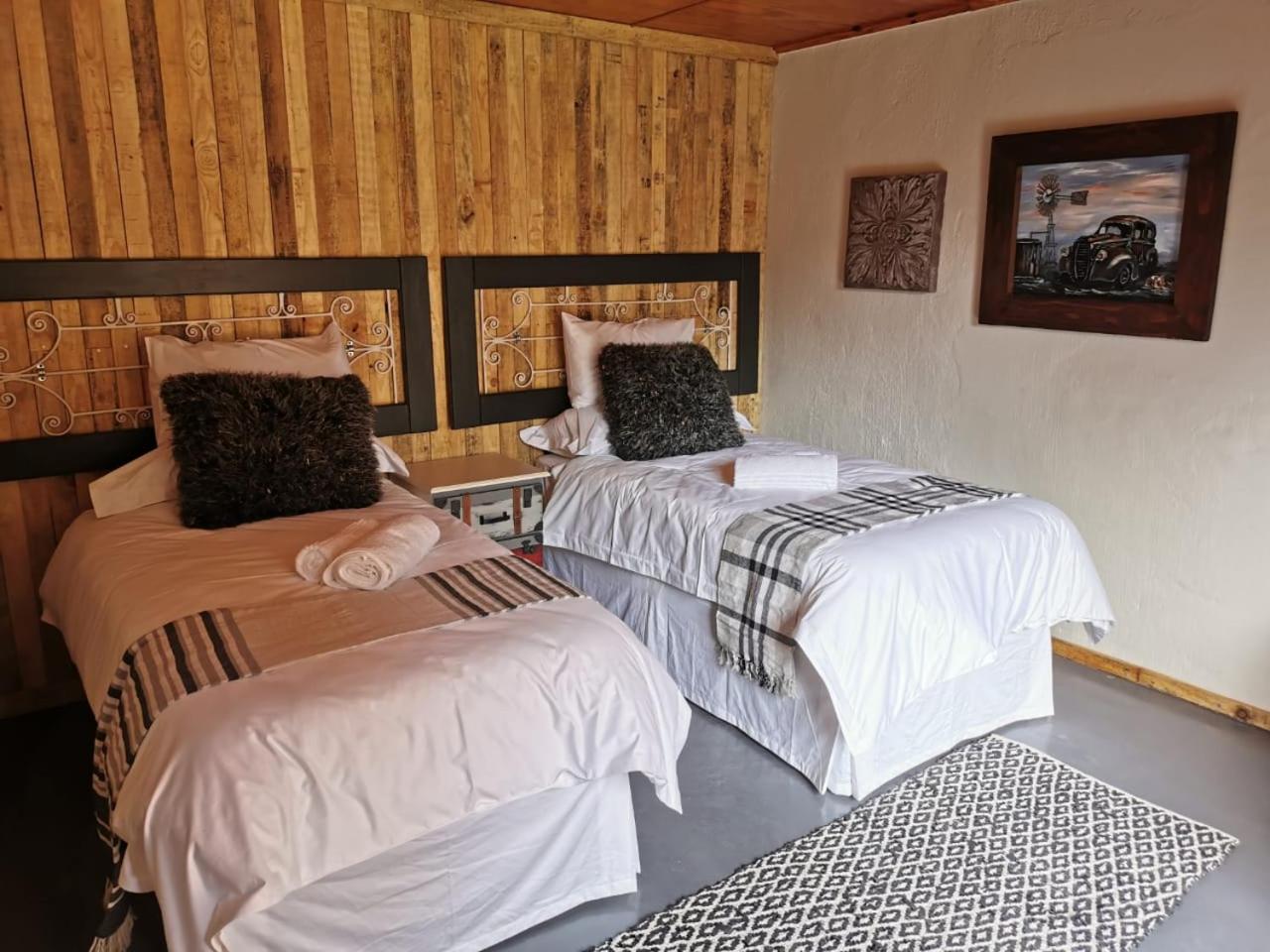 Double Room with Pool View - Room 7 photo 3