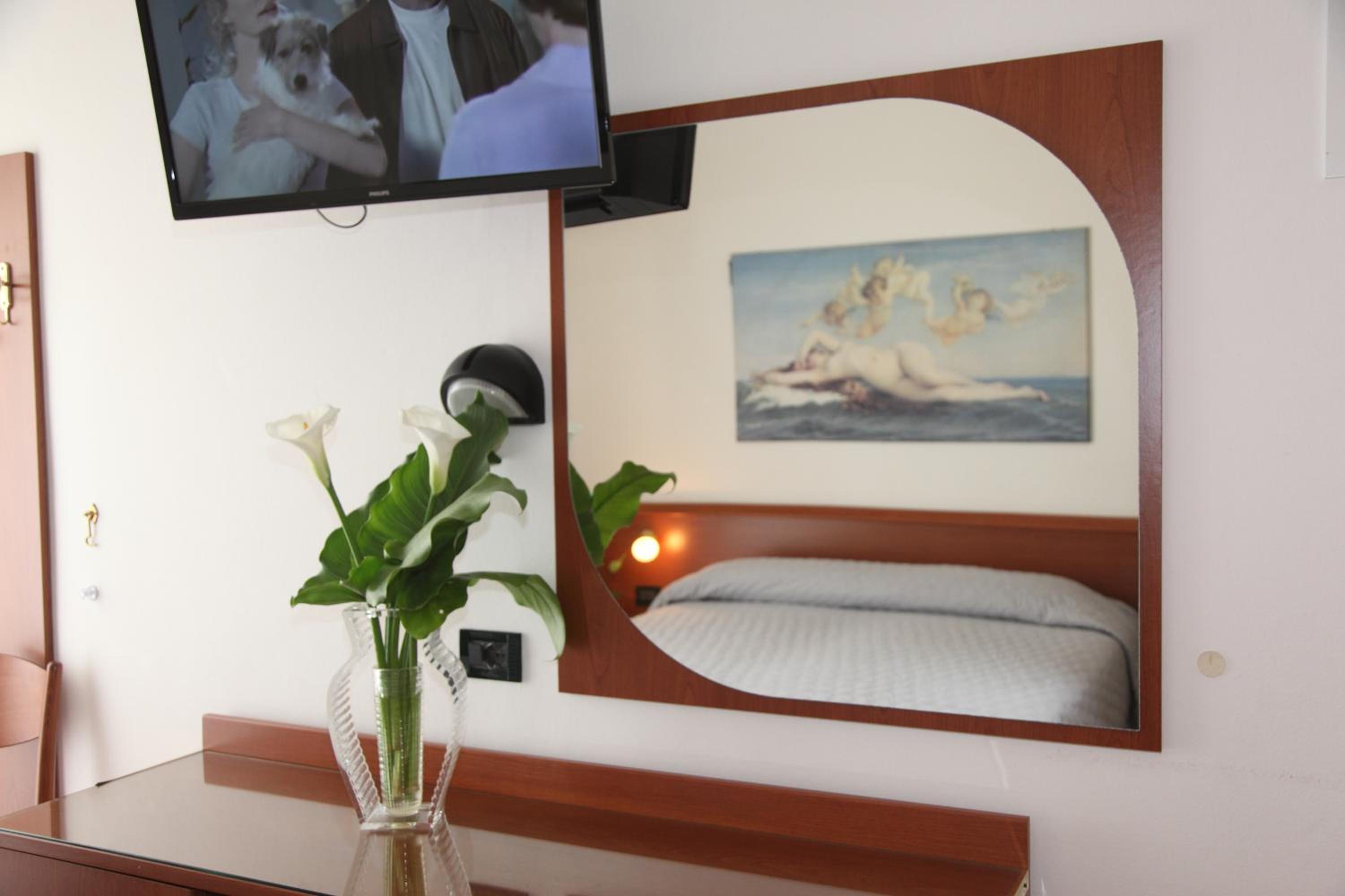 Family Room (2 Adults + 2 Children) with Beach Access photo 2