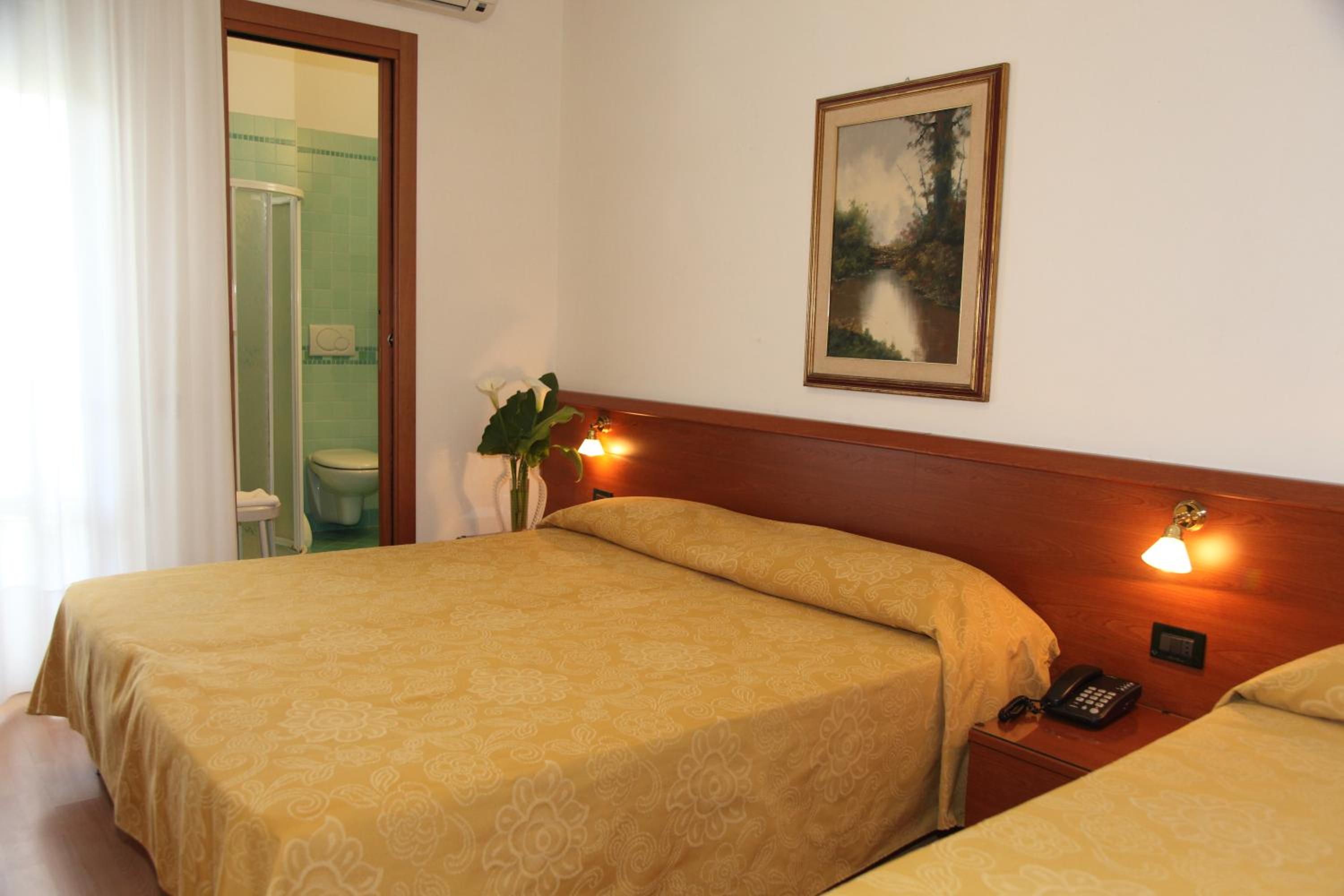 Basic Triple Room with Beach Access photo 2