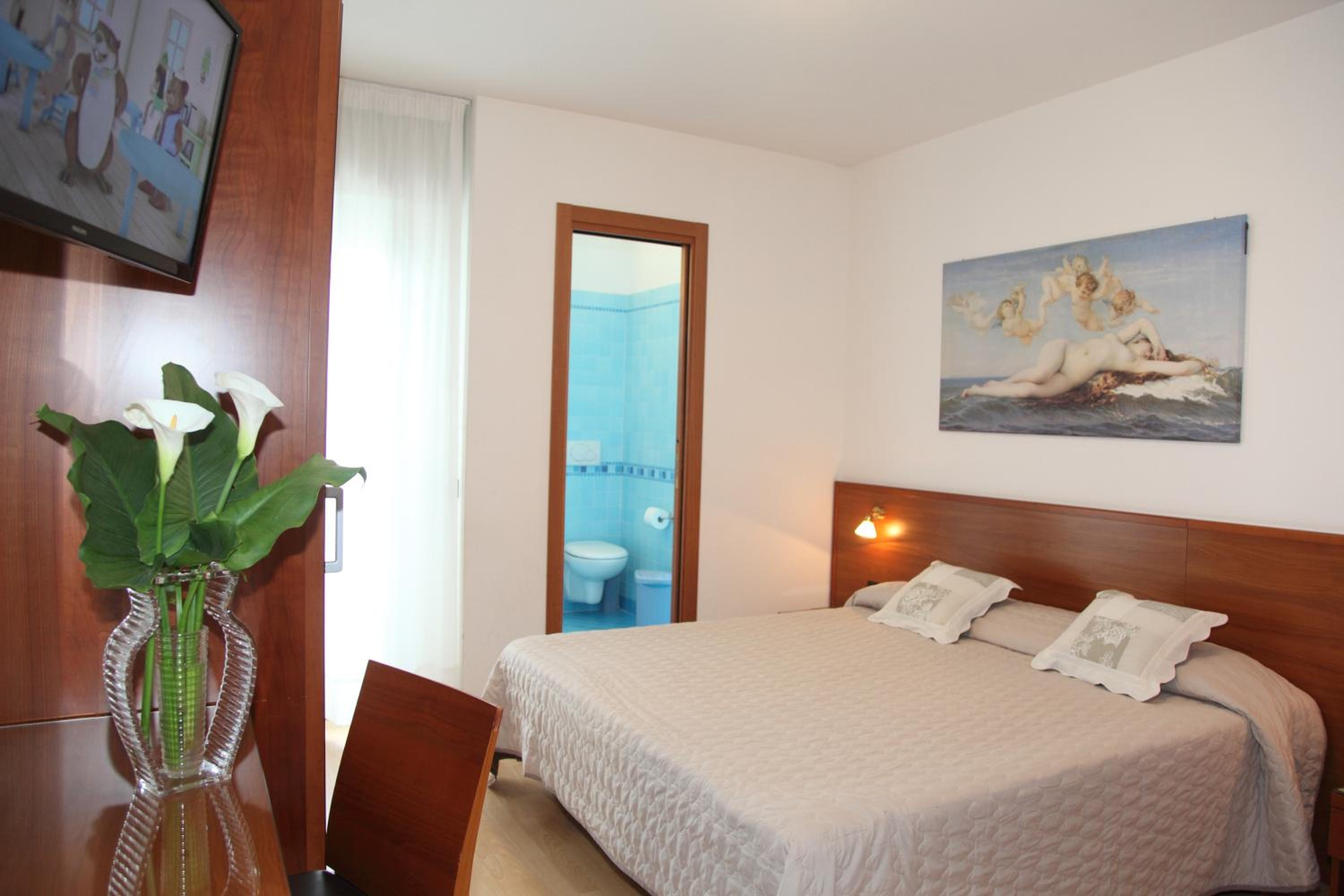 Double or Twin Room with Balcony photo 2