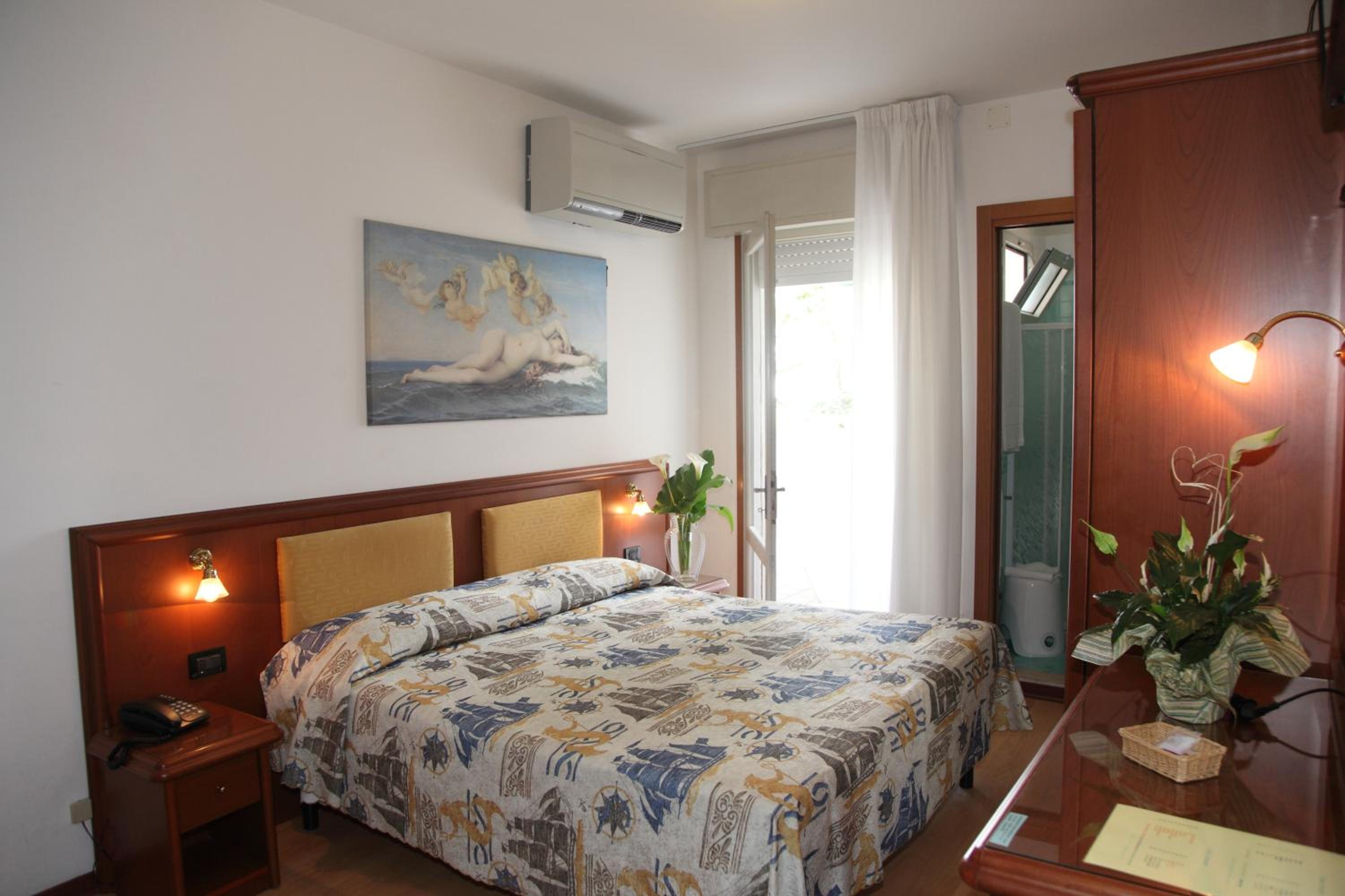 Double or Twin Room with Balcony photo 1