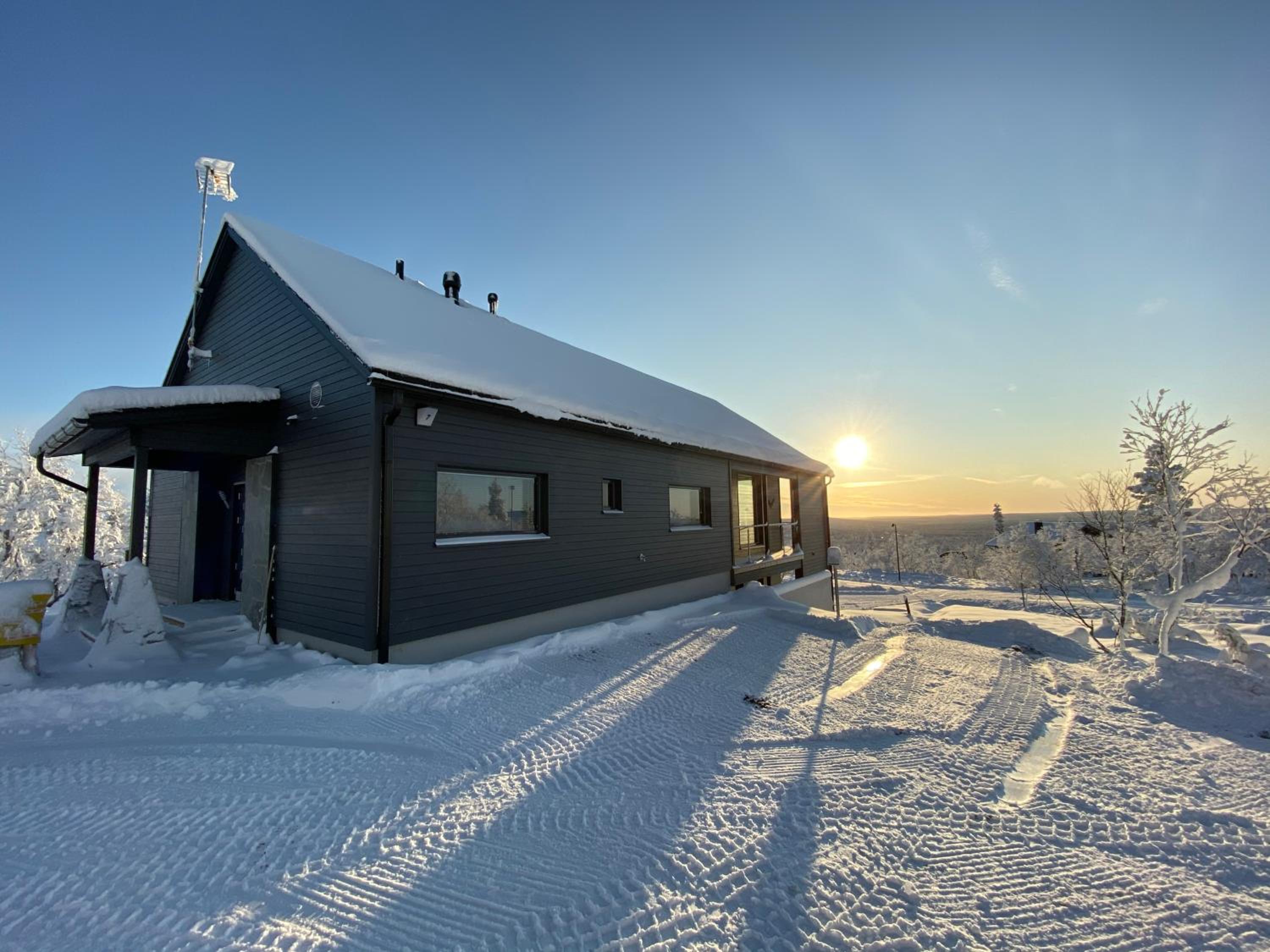 Three-Bedroom Villa Karhunpesä V on the Hill - Koivutie 7