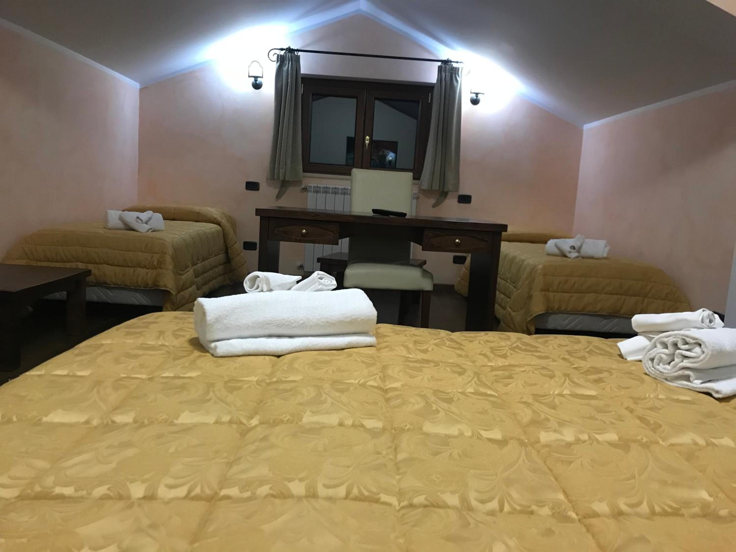 Quadruple Room with Terrace - Photo 3