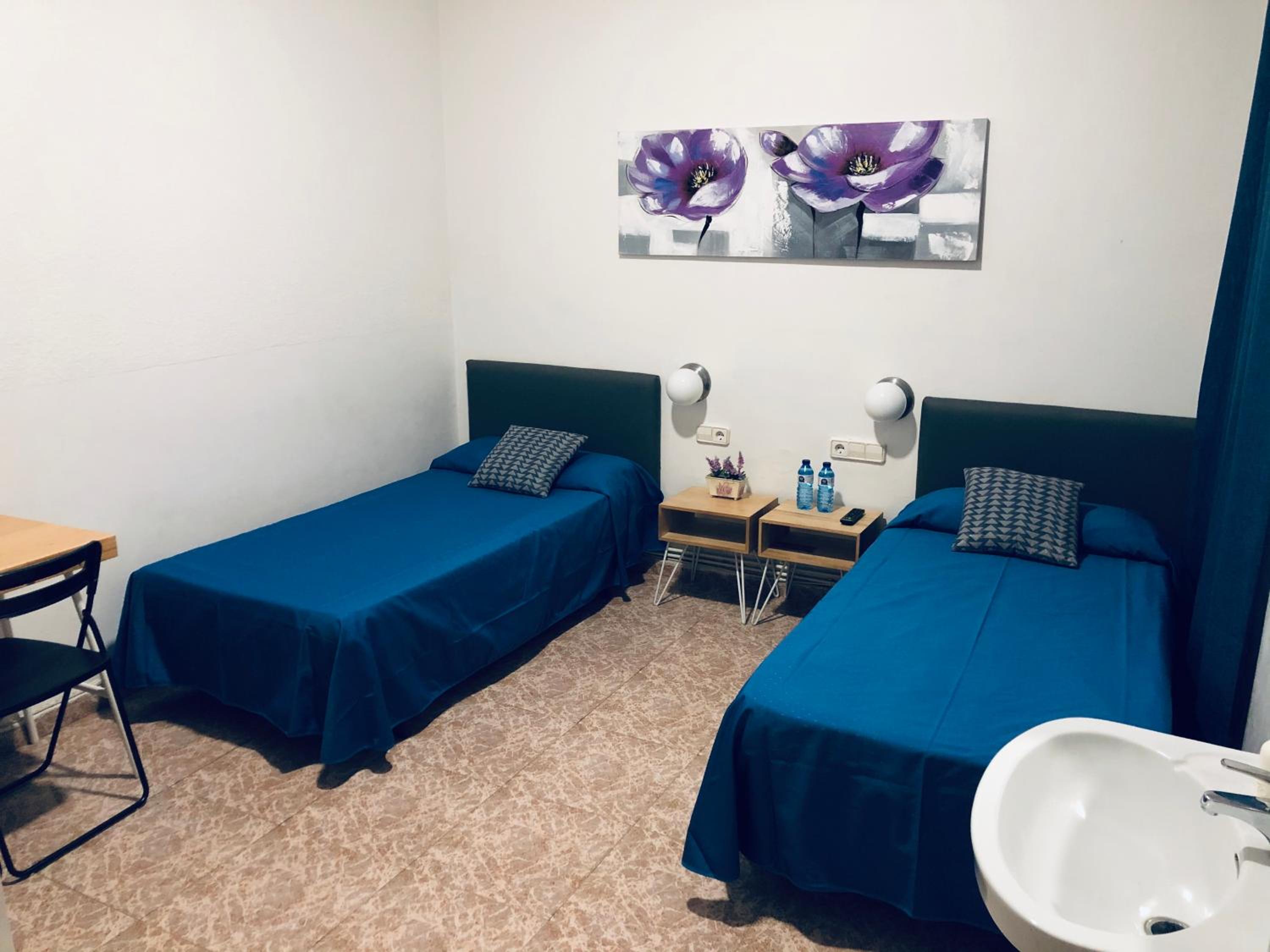 Twin Room with Shared Bathroom photo 3