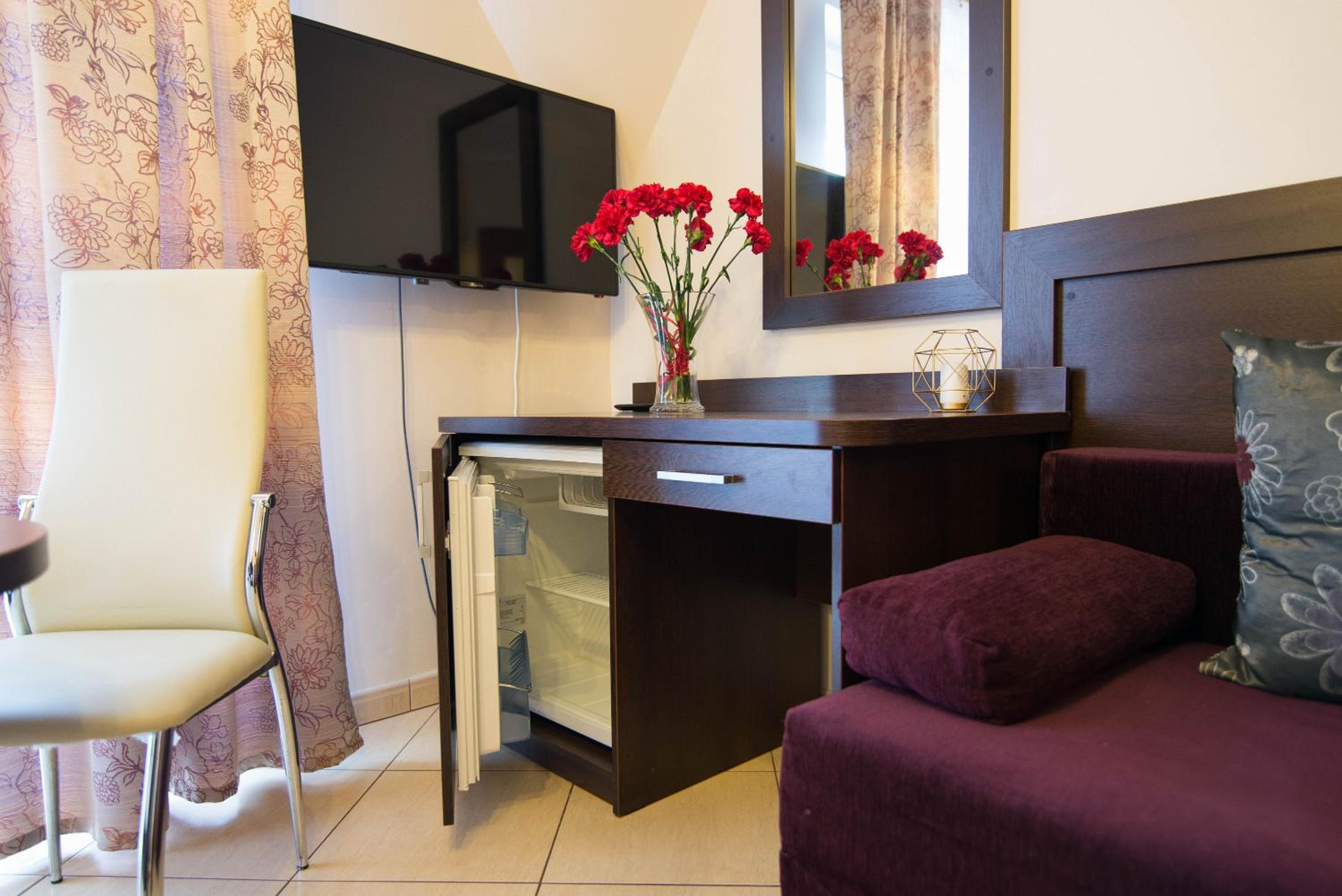 Double Room with Balcony (2 Adults + 1 Child) photo 1