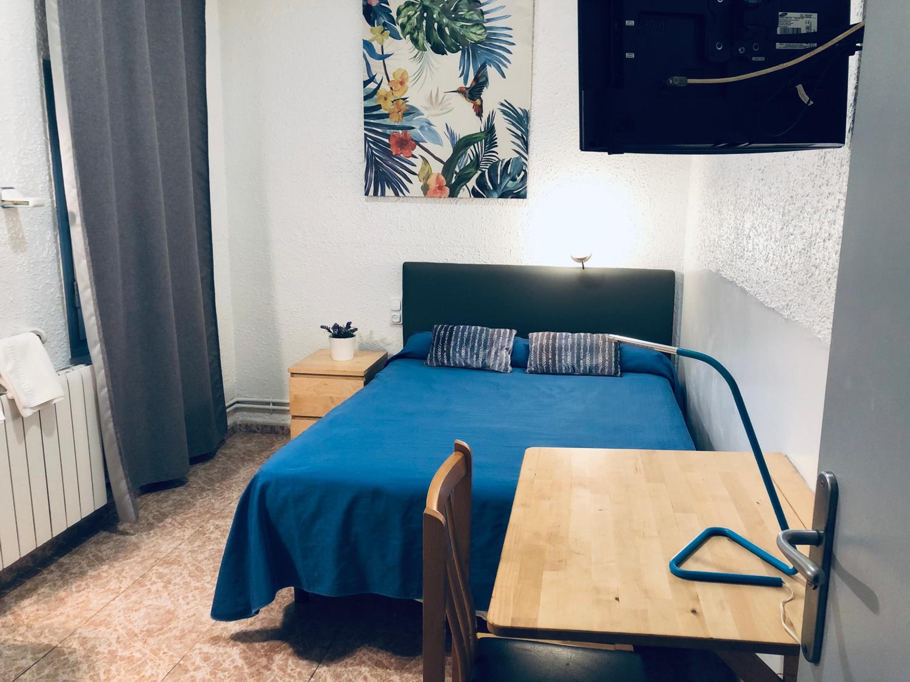 Double Room with Shared Bathroom photo 2