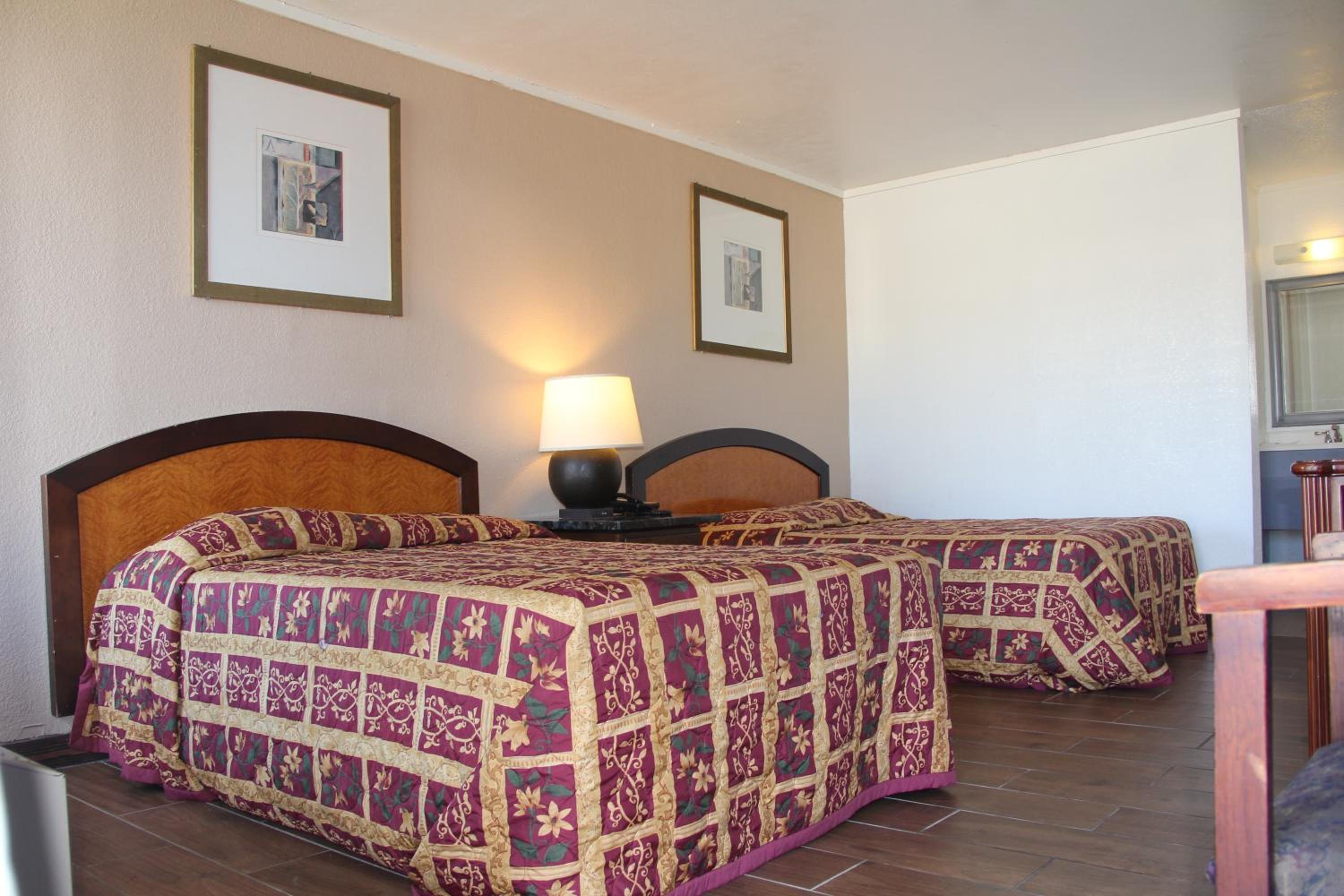 Budget Double Room photo 2