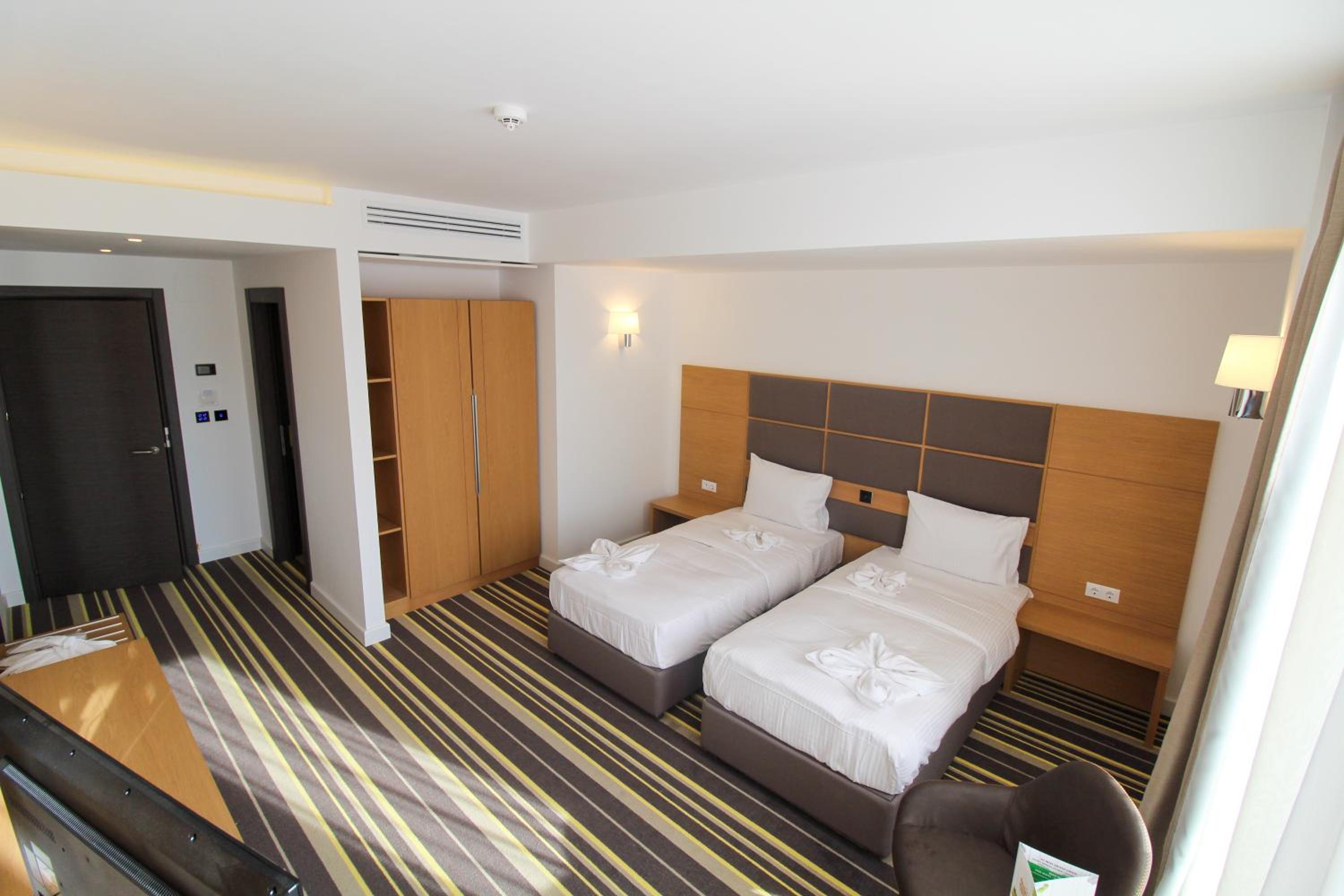 Twin Room - Photo 5