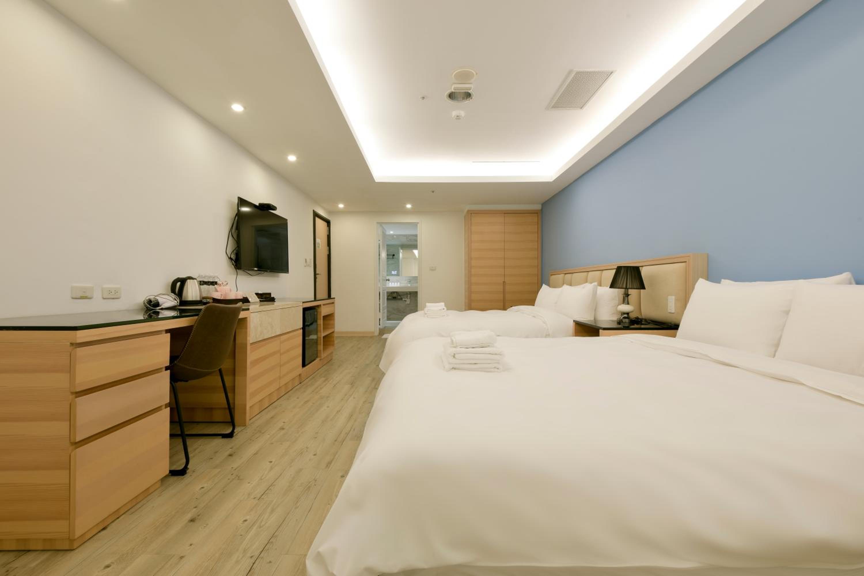 Queen Room with Two Queen Beds - No Window