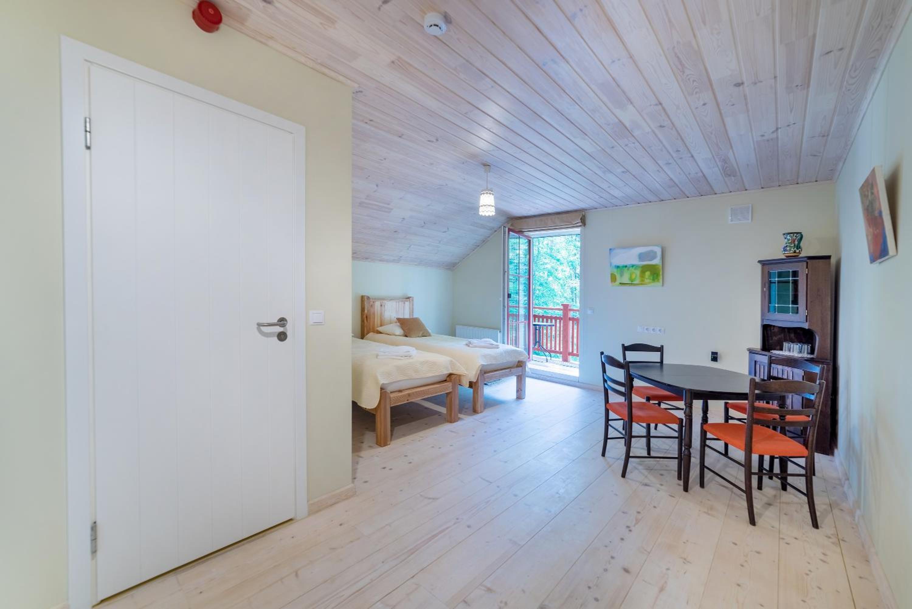 Quadruple Room with Balcony - Photo 13