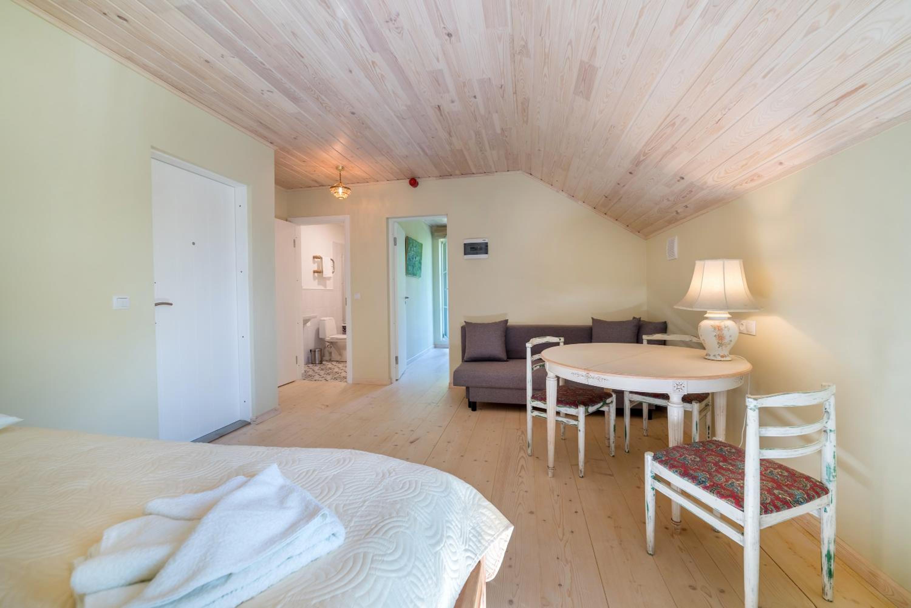 Quadruple Room with Bath - Photo 3