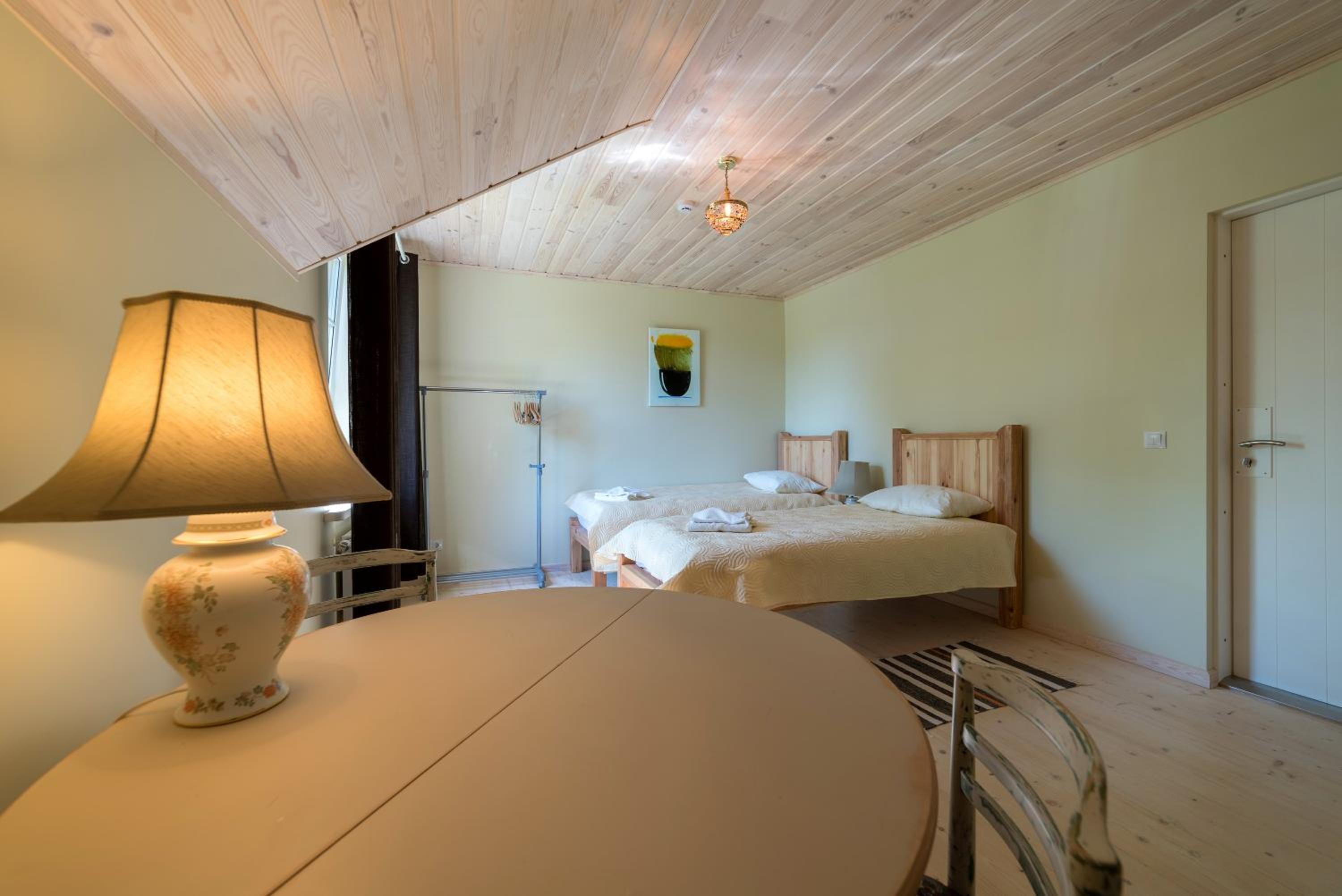 Quadruple Room with Bath - Photo 7