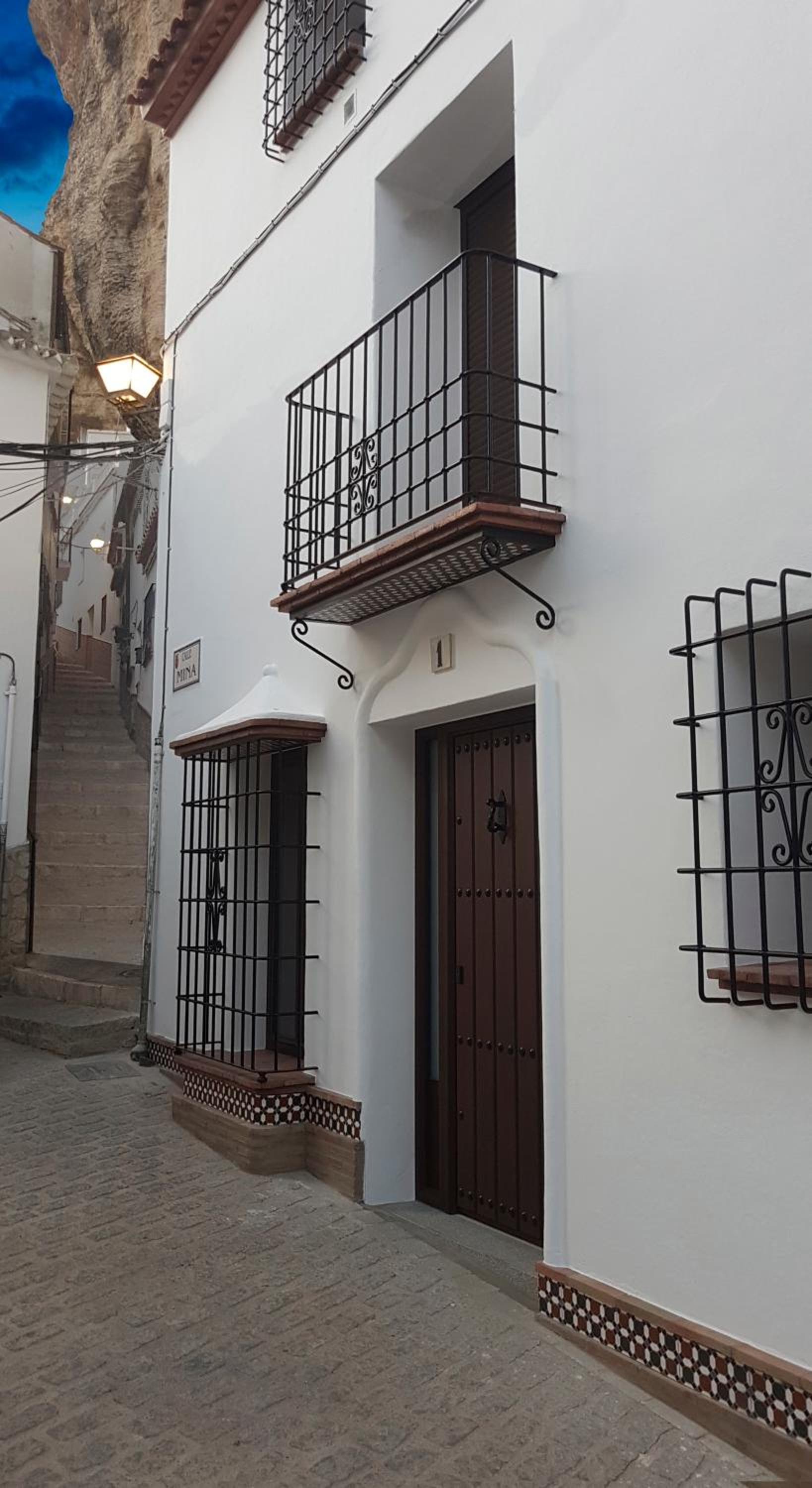 Two-Bedroom House - Photo 3