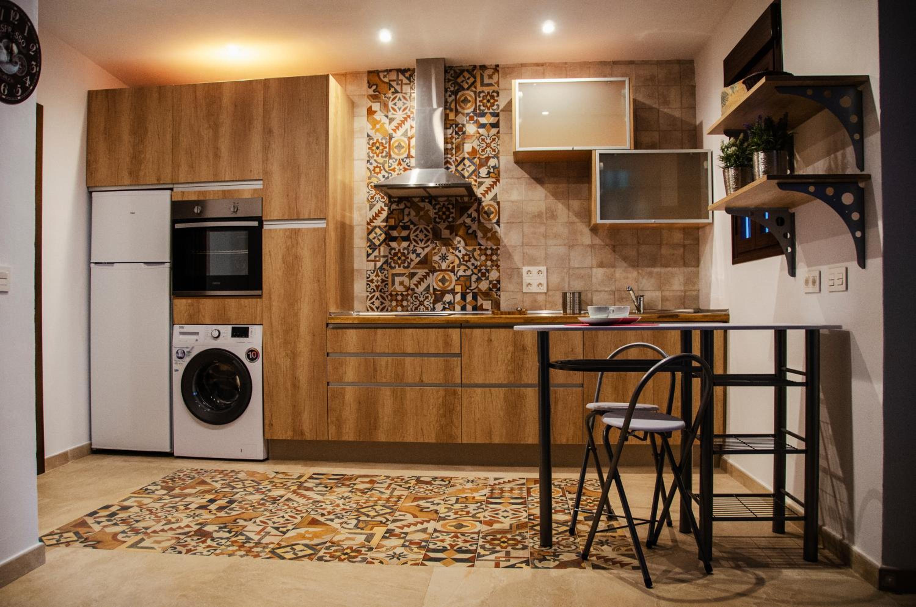 Two-Bedroom House - Photo 9