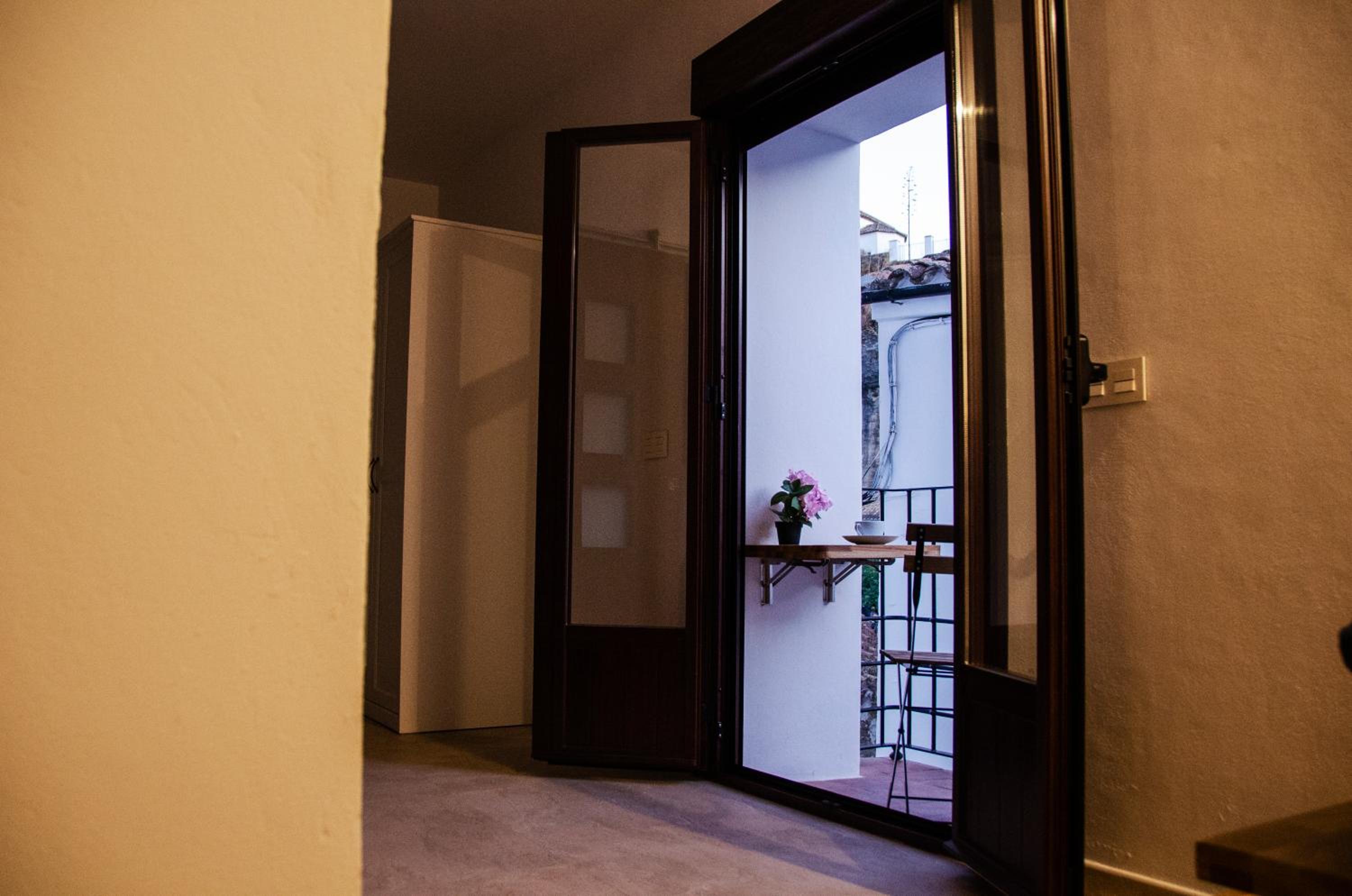 Two-Bedroom House - Photo 10